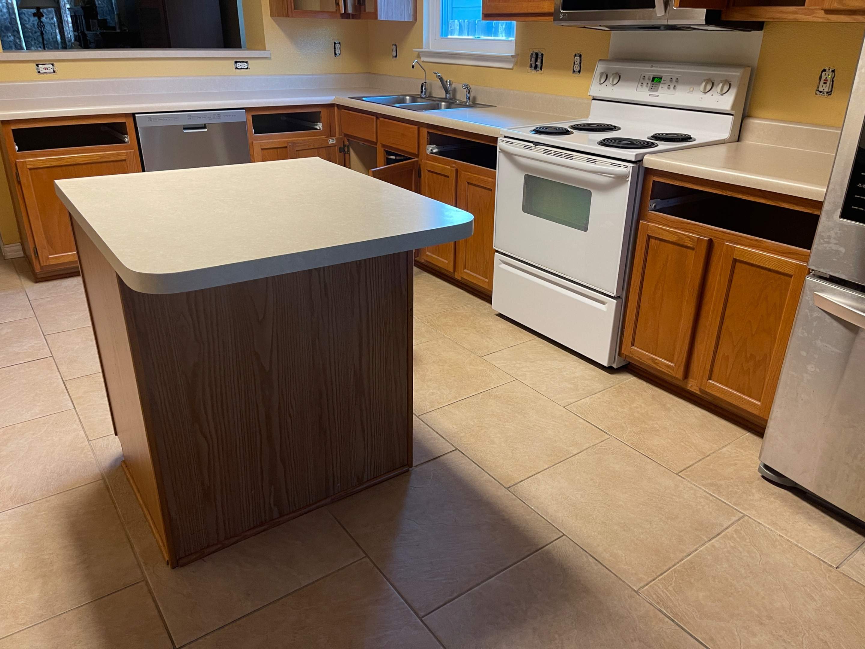 San Antonio Kitchen Remodel with White Shaker Cabinets and Granite by Mena stone surfaces