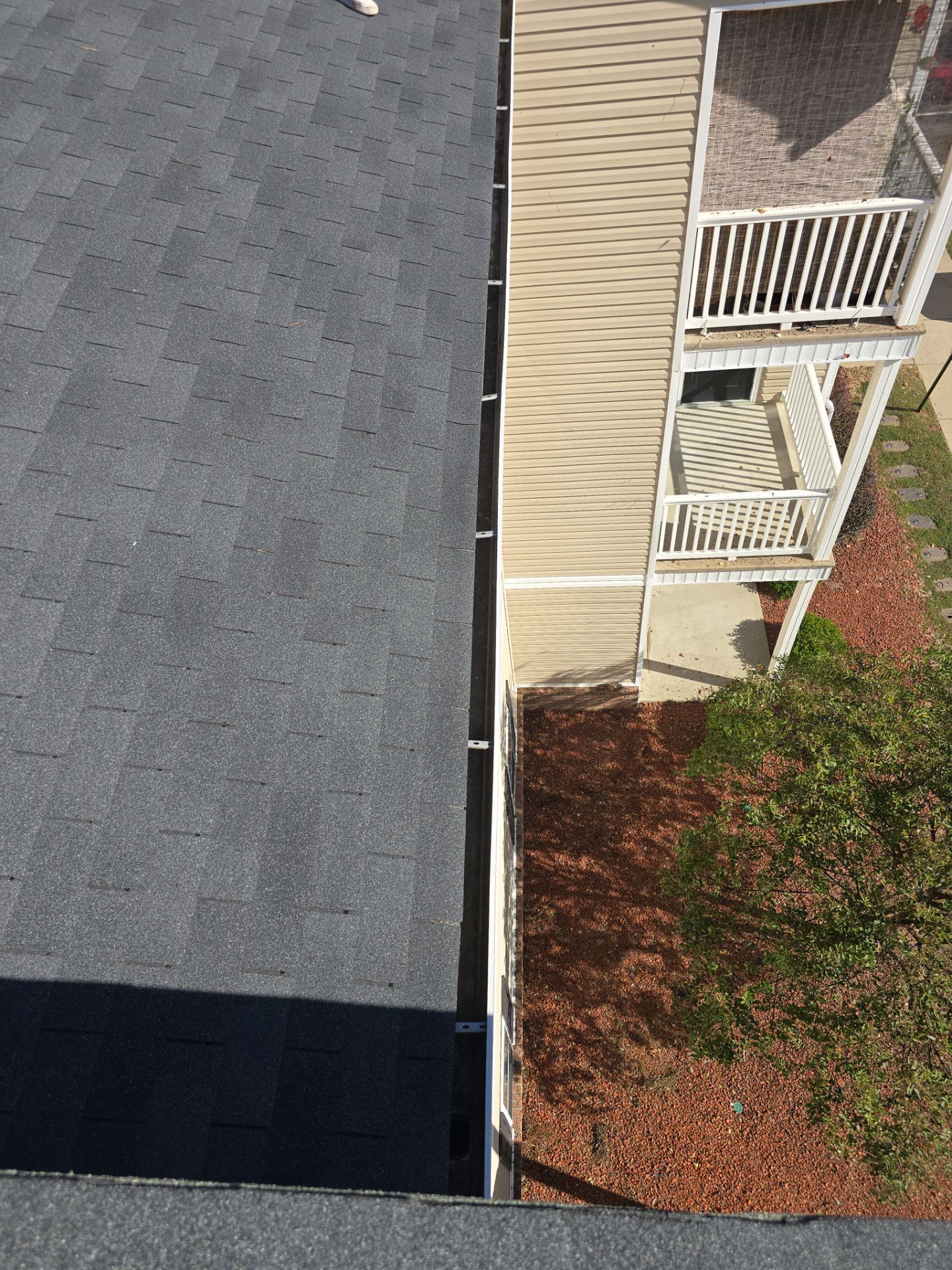 Commercial gutter cleaning Sandhills & Aberdeen, NC after photo with clean gutters