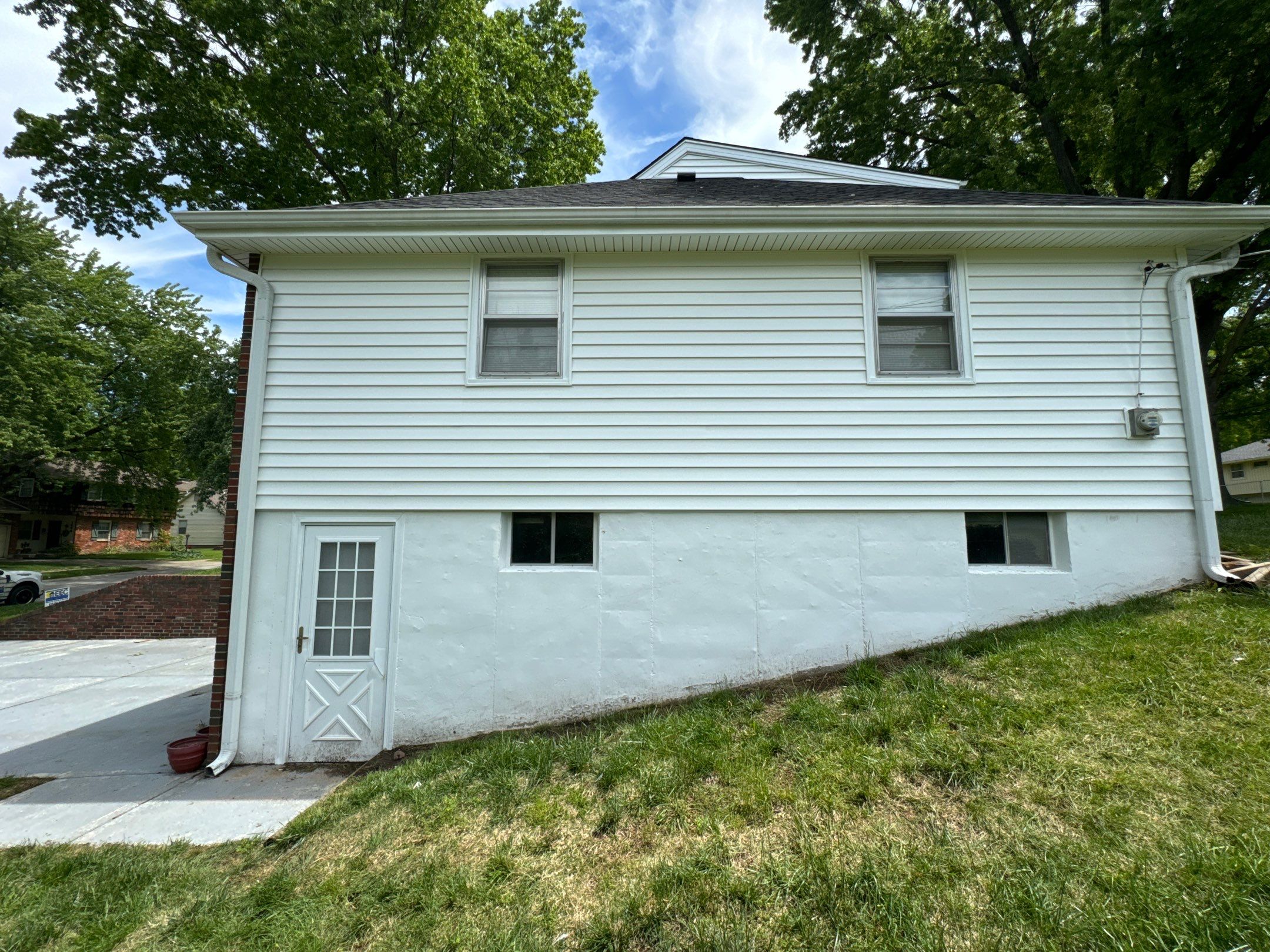 Siding Installation using White Market Square by EEC Windows, Siding & Roofing