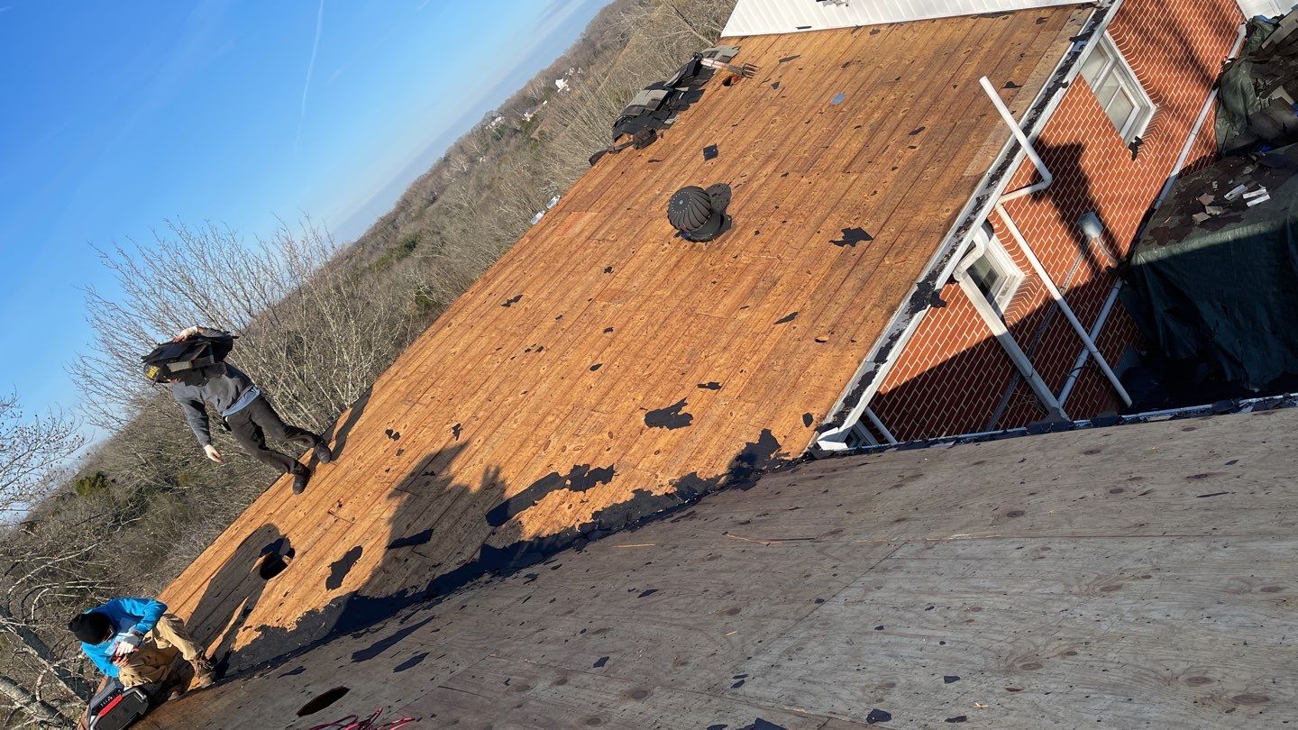 Residential Roofing Installation using Owens Corning Oakridge Roofing System by Undersun Roofing 
