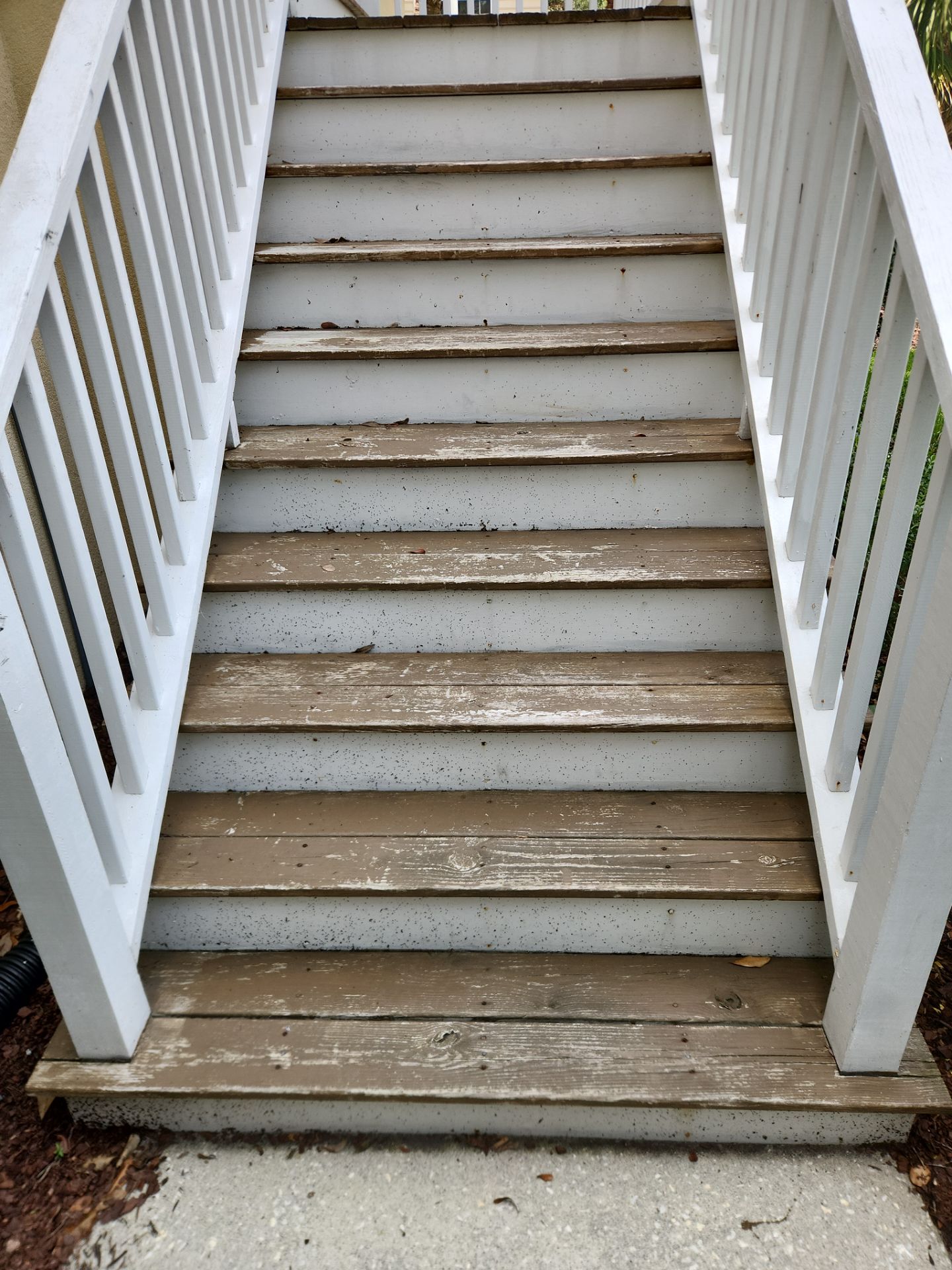 Wood Deck using Wood Stain by DuraSeal