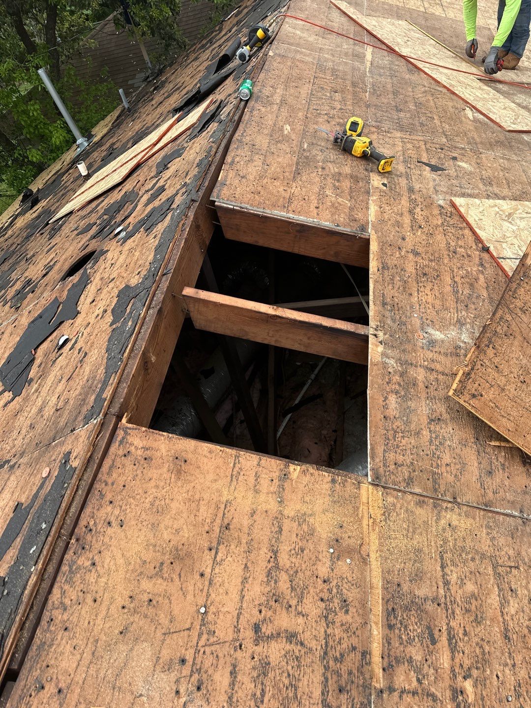 Residential Roofing Installation using Owen's Corning Duration (Lifetime) Shingles by Roof Repair Company