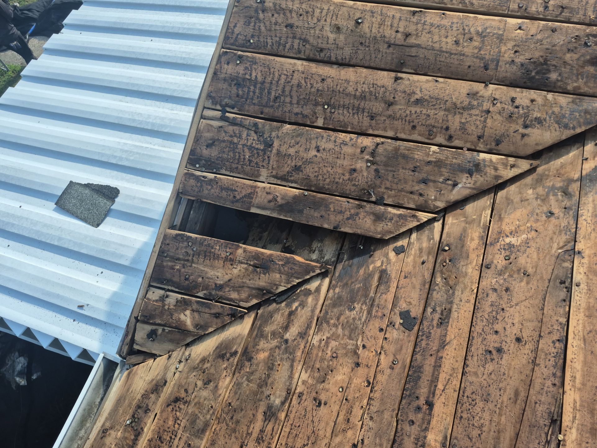 Charleston WV Lifetime Metal Roof Installation – Durable, Energy-Efficient Roofing System by Mr. Roofer
