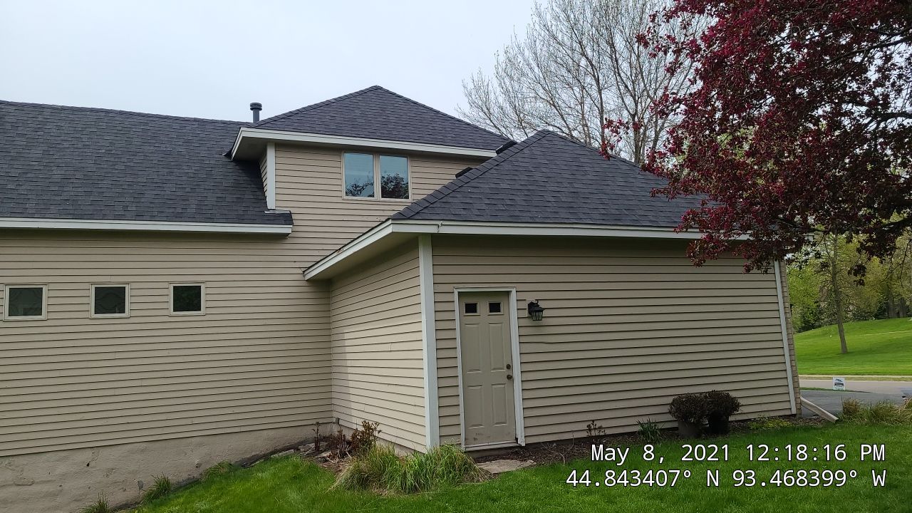 Eden Prairie, MN – Roof Replacement on Steep and High Roof by First Impressions Exteriors