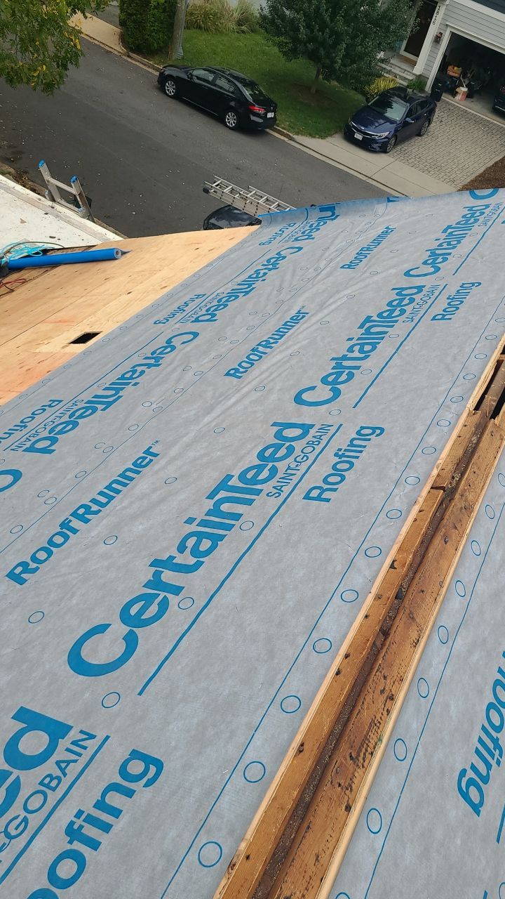 Arlington: CertainTeed Landmark Designer Shingles in Colonial Slate by RM Banning, Inc.