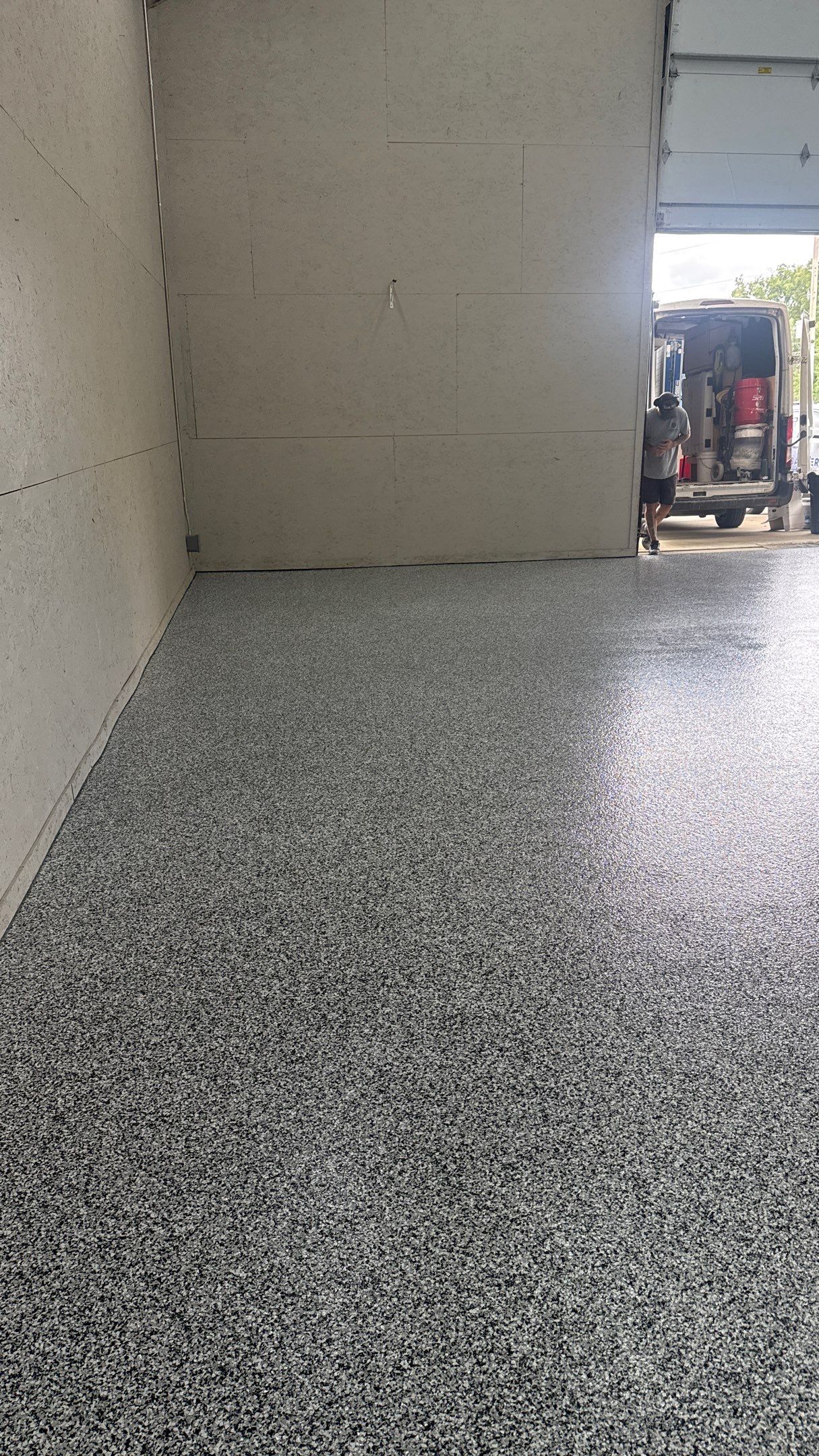 Domino Flake Floor Coating in De Soto by Banner Garage