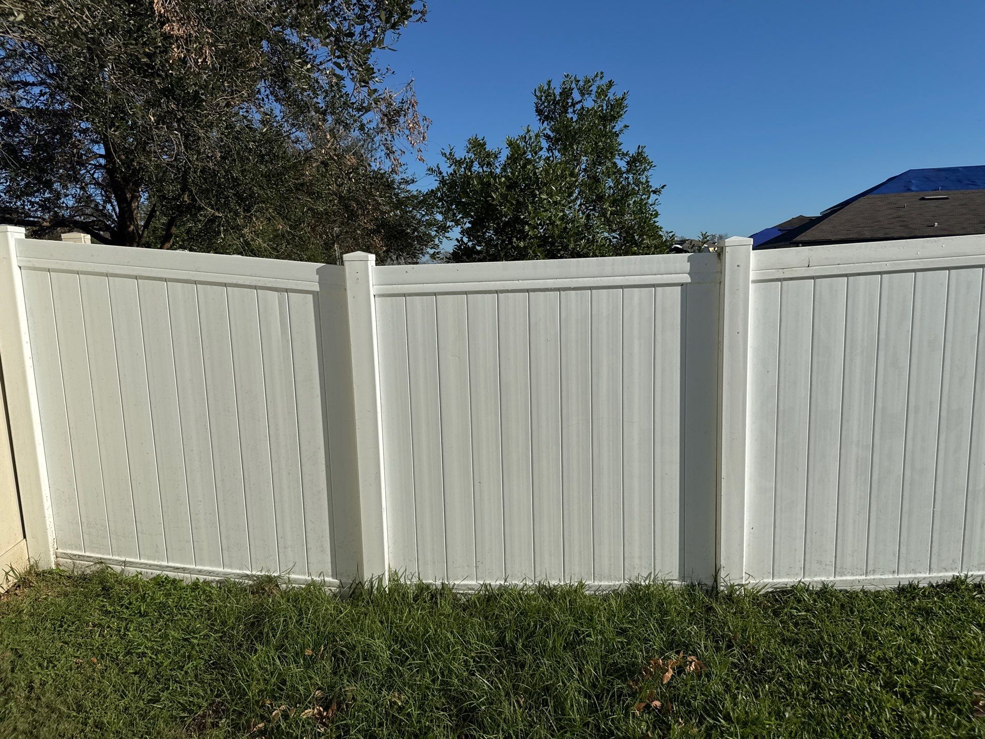 Comprehensive Concrete and Vinyl Fence Cleaning in Willow Walk Community, Palmetto, FL by Sunshine AquaWash