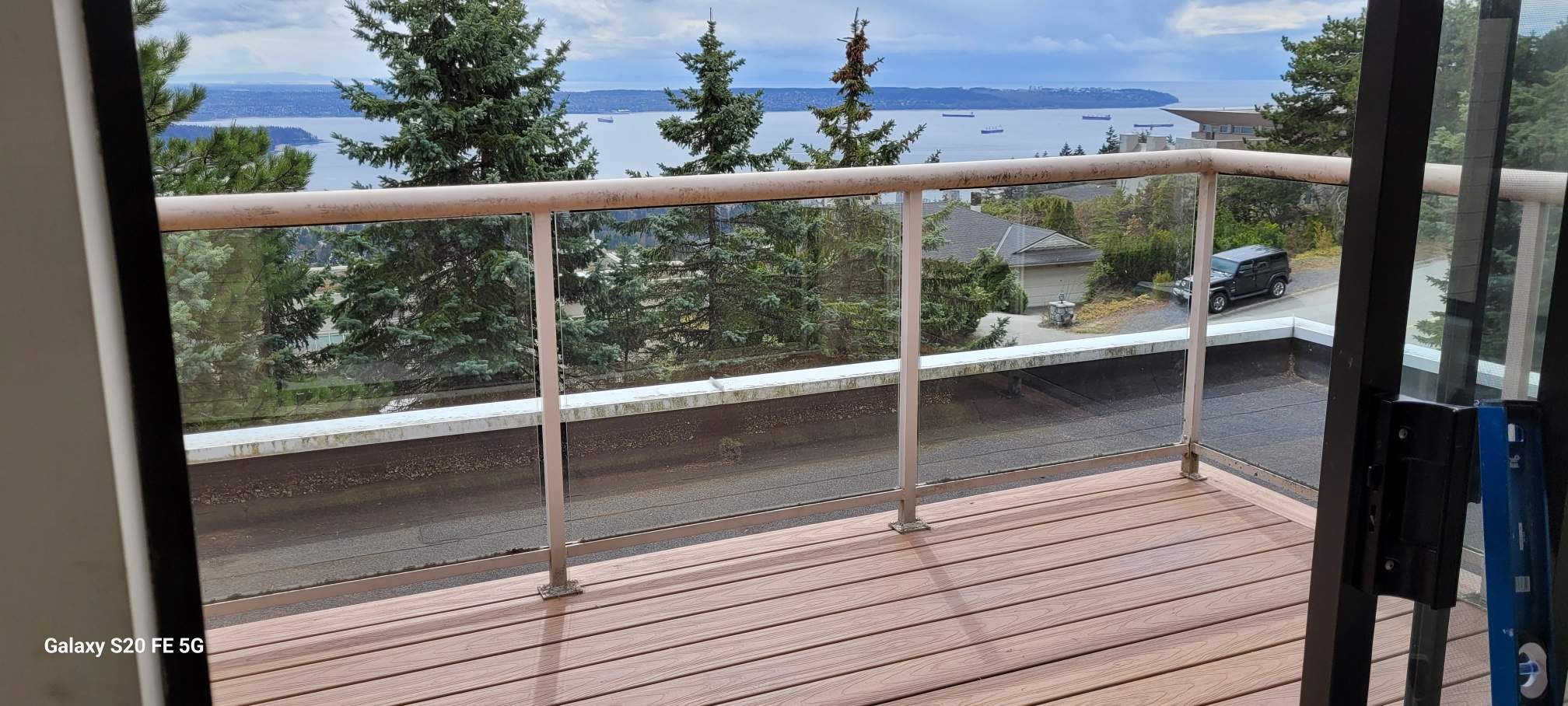 New Composite Deck - West Vancouver by YVR Construction Group