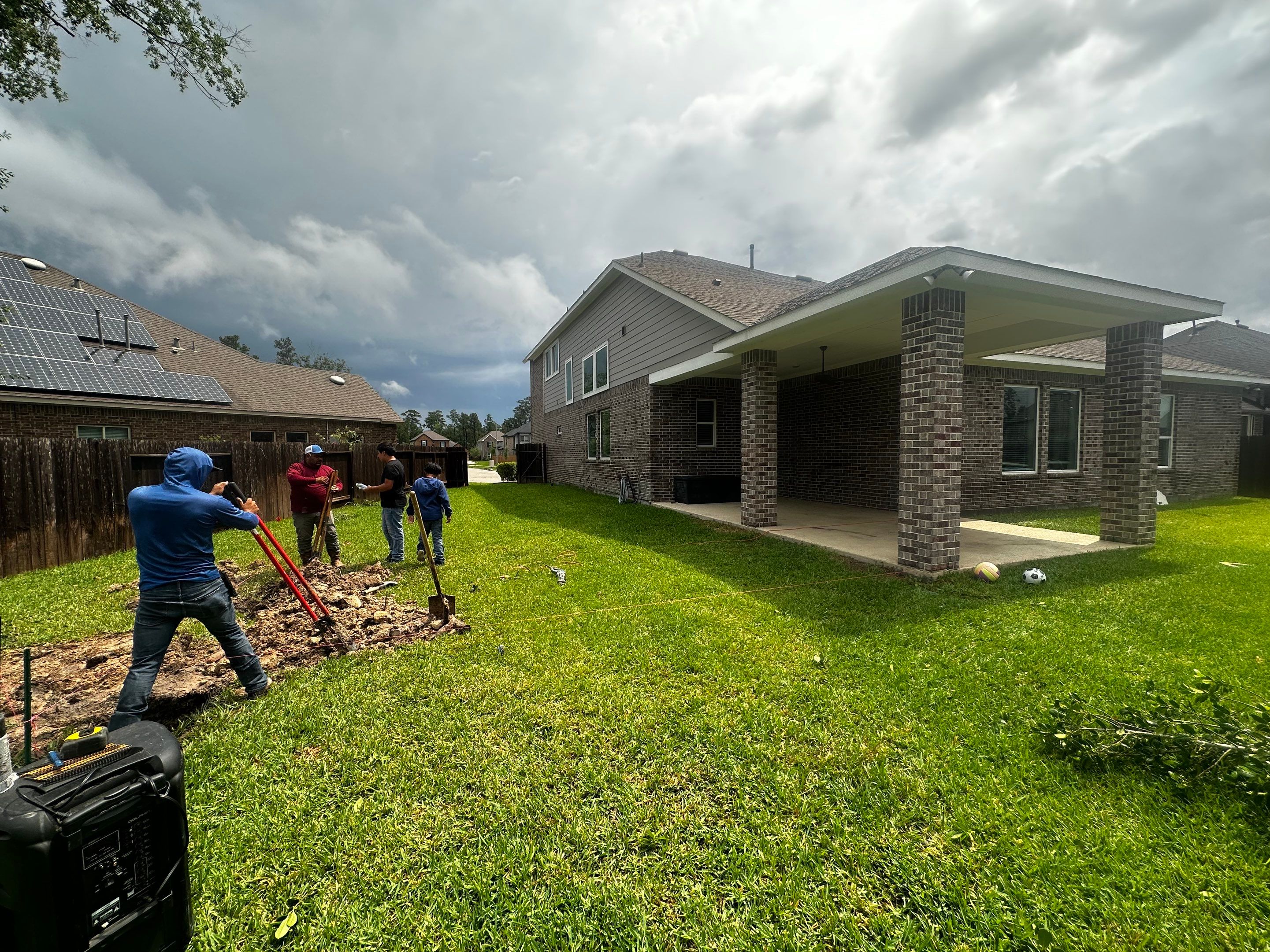 Covered patio and Summer Kitchen in Spring, TX by SophAlx LLC