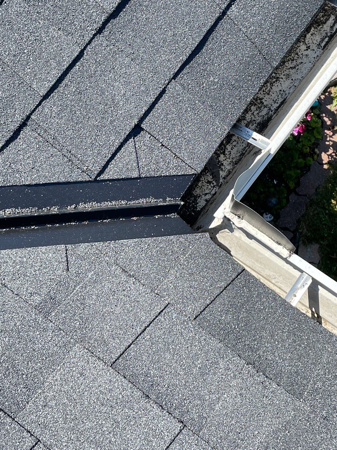 Residential Roofing Installation using OC Oakridge shingles by Top Notch Roofing Inc