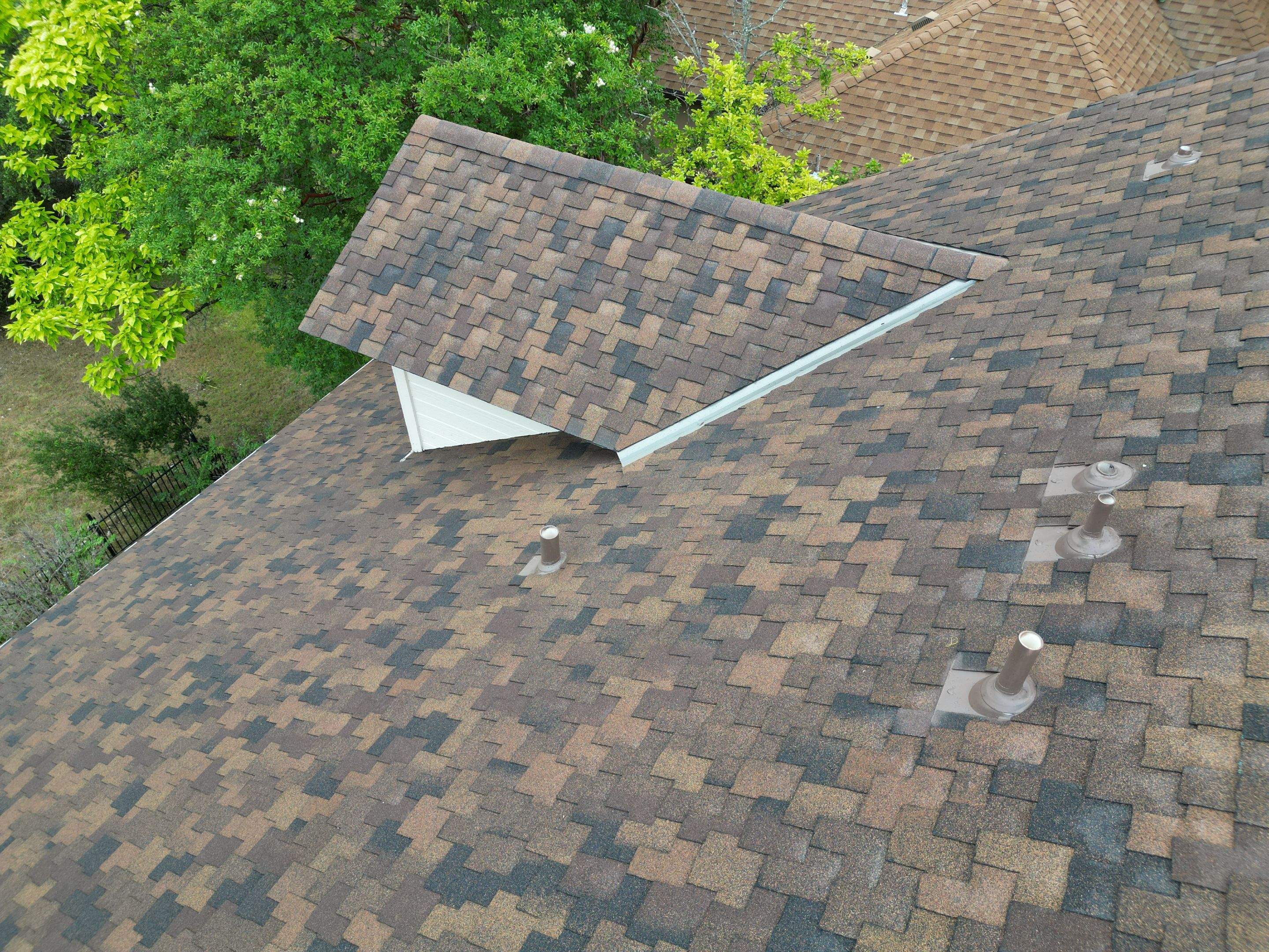 Aged Bark - CertainTeed Presidential Shake   by RoofsOnly.com