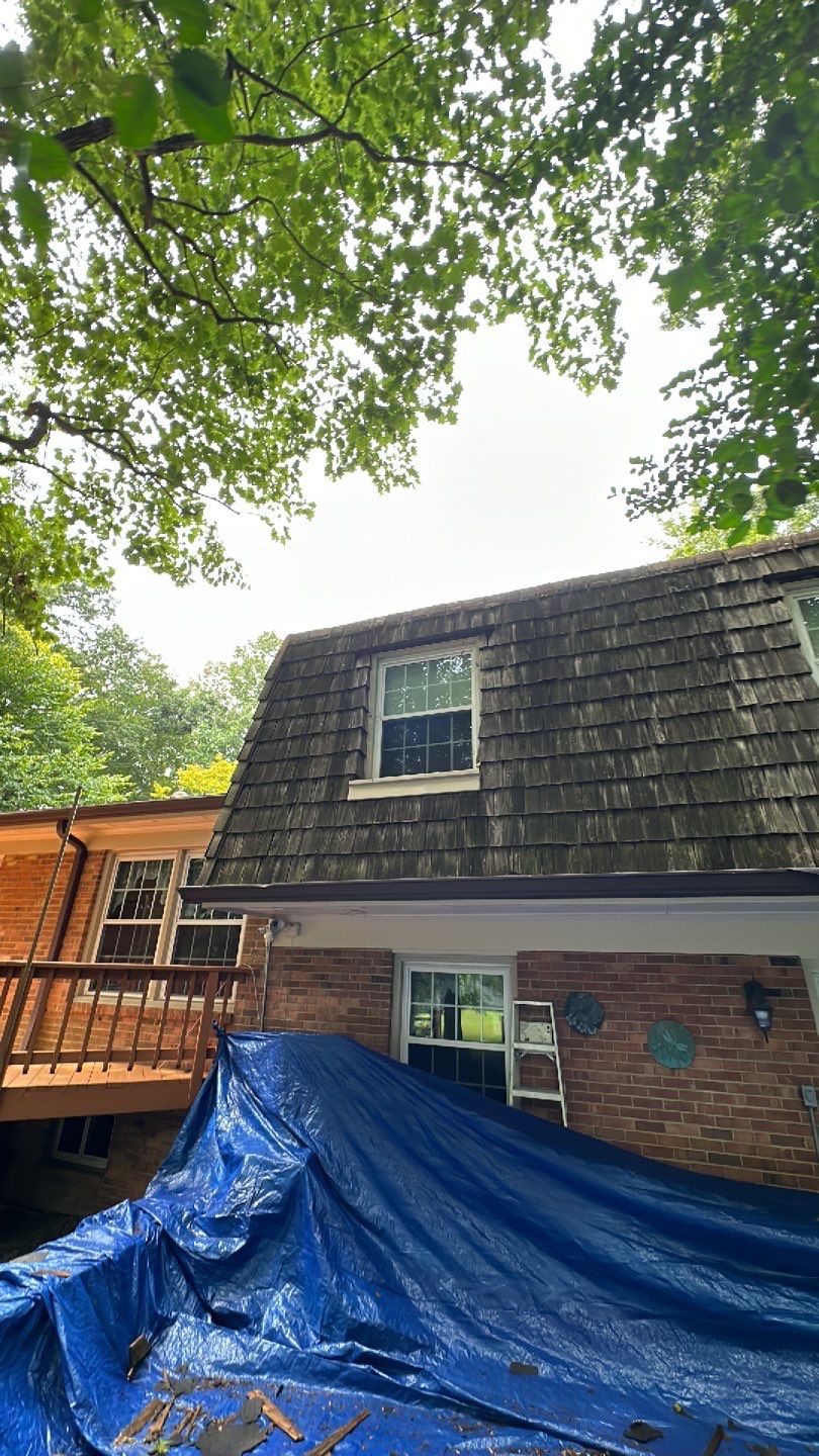 Fairfax Station: CertainTeed Landmark Pro Designer Shingles in Max Def Resawn Shake by RM Banning, Inc.