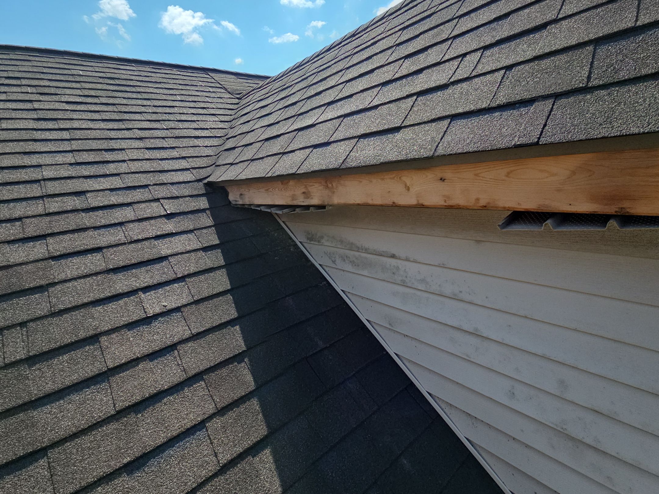ATLAS PINNACLE COLOR: WEATHERED SHADOW by Eagle Eye Roofing