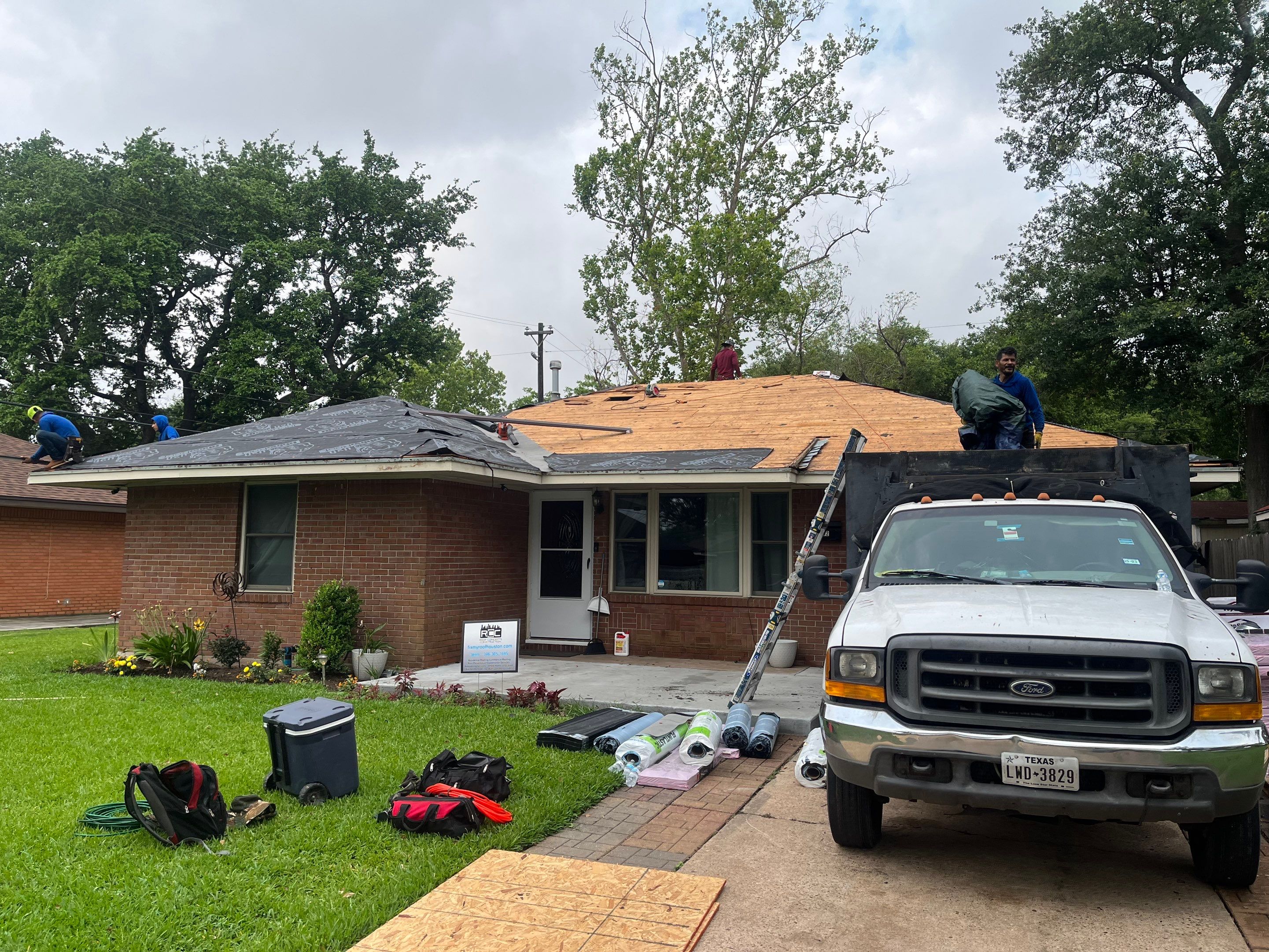 Residential Roofing Installation using Owen's Corning Duration by Roof Concepts Construction