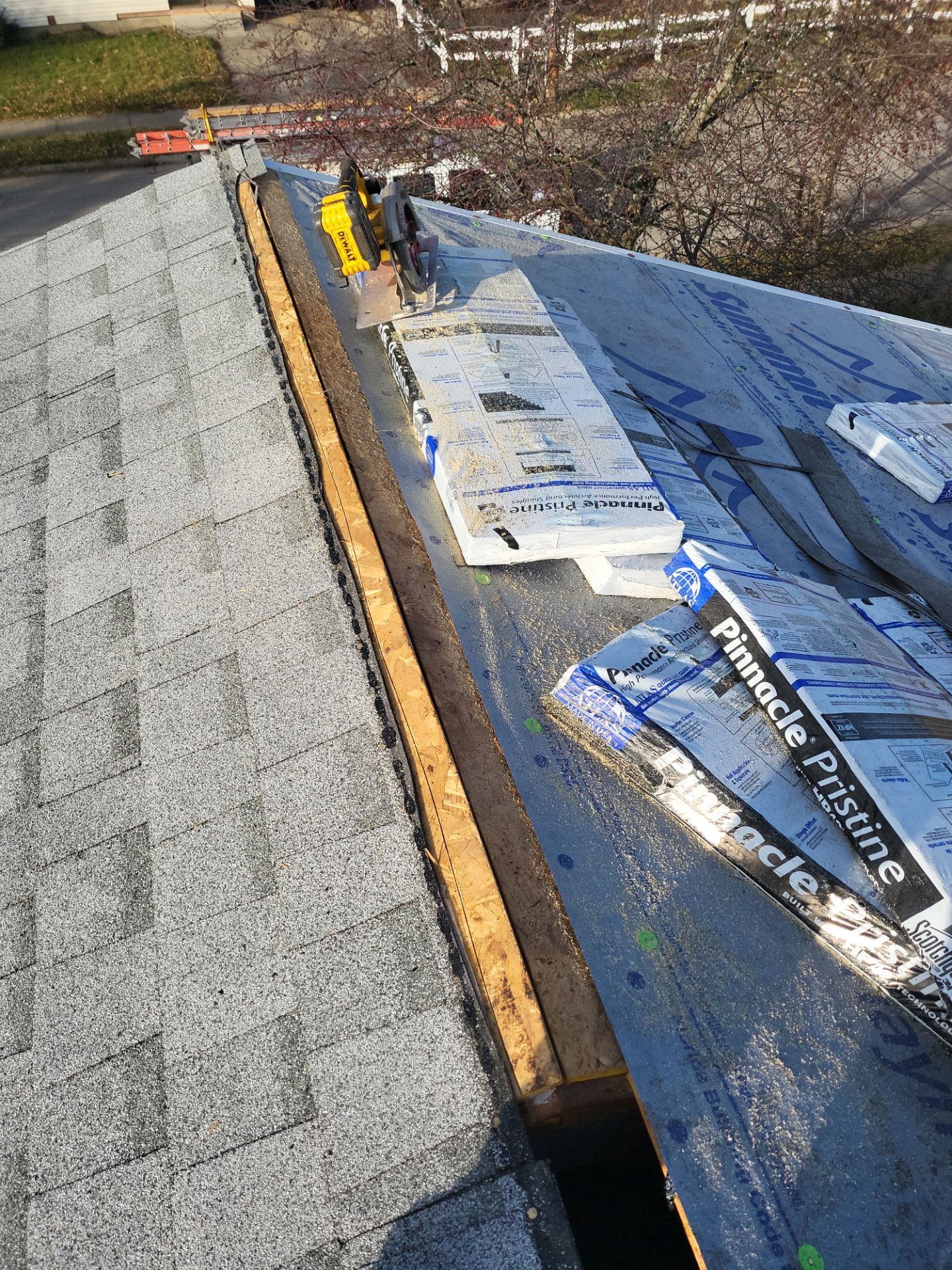 Atlas Pinnacle, Color: Oyster Shell, Drip Edge: White by Eagle Eye Roofing
