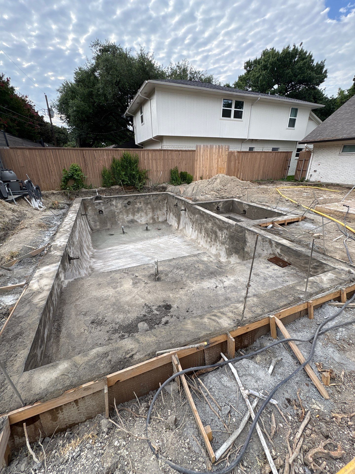 Geometric Pool with Level Spa by Pinnacle Pools and Spas - DFW