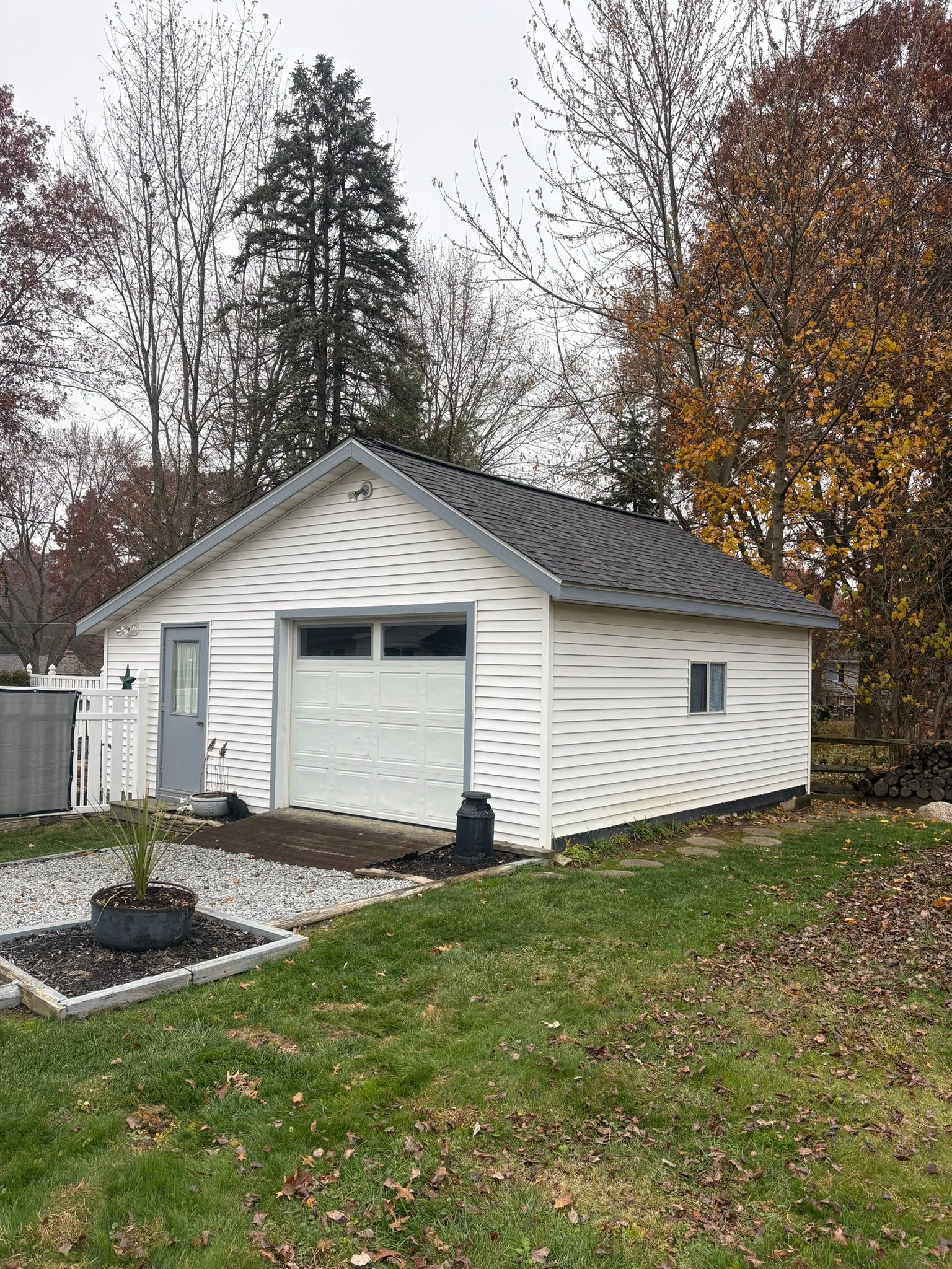 Crisp & Clean in Orrville: Williamsburg Gray Makeover by Cornerstone Roofing And Siding