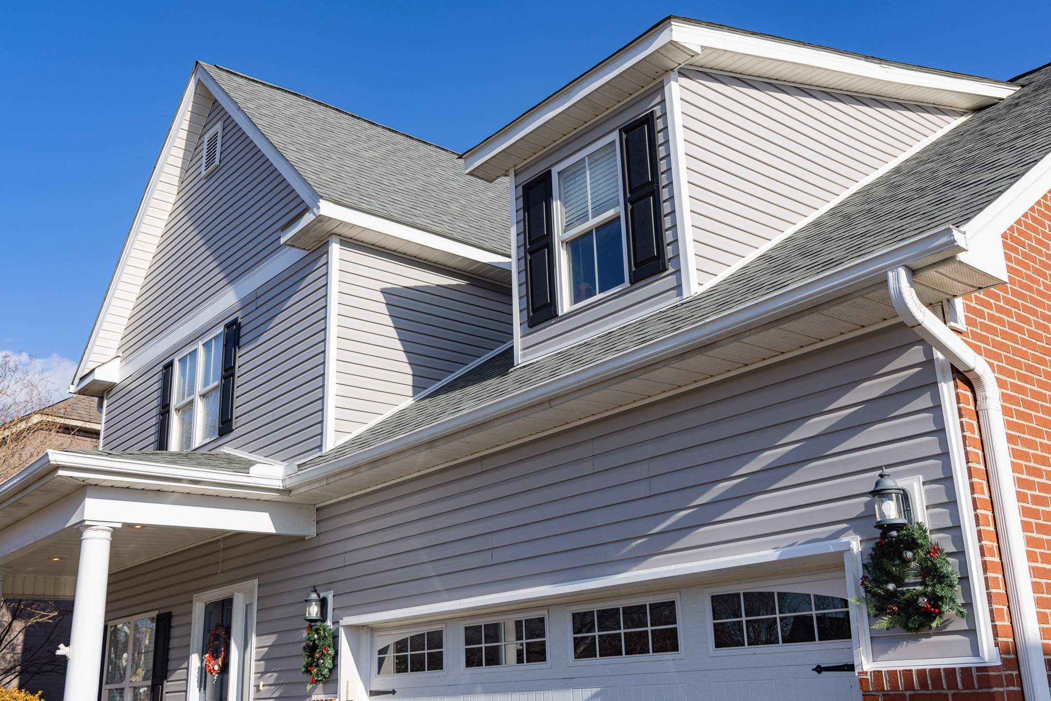 Mastic Vinyl Plank by Freedom Exteriors