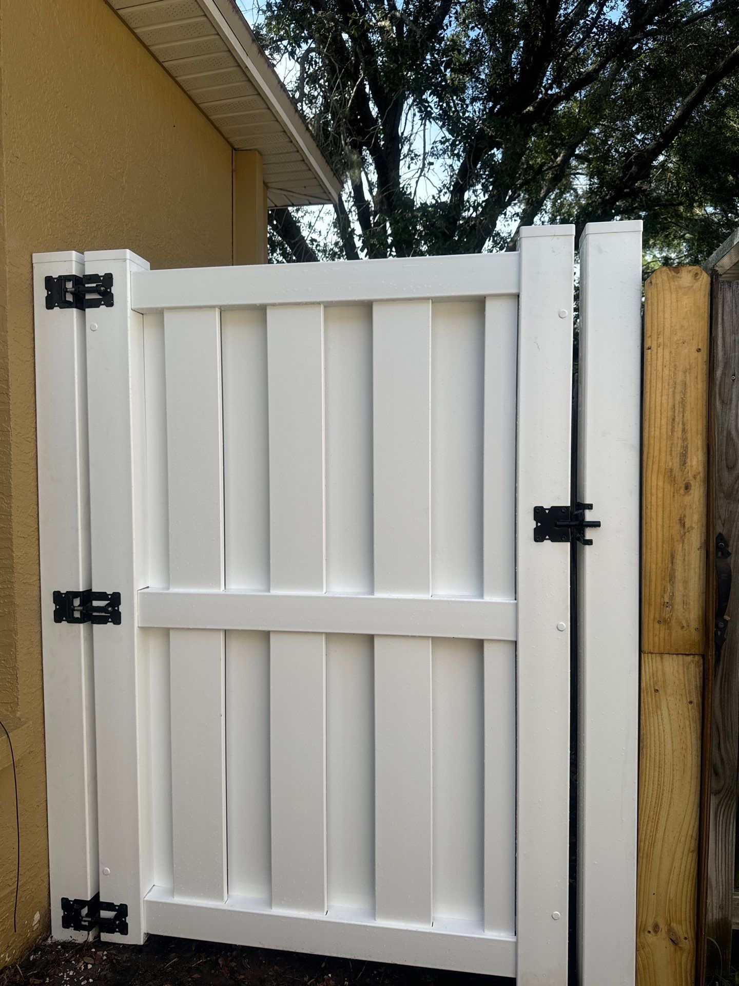 Vinyl Fence Installation using 6Ft Shadowbox White Vinyl Fence by Asap fence and gates, LLC