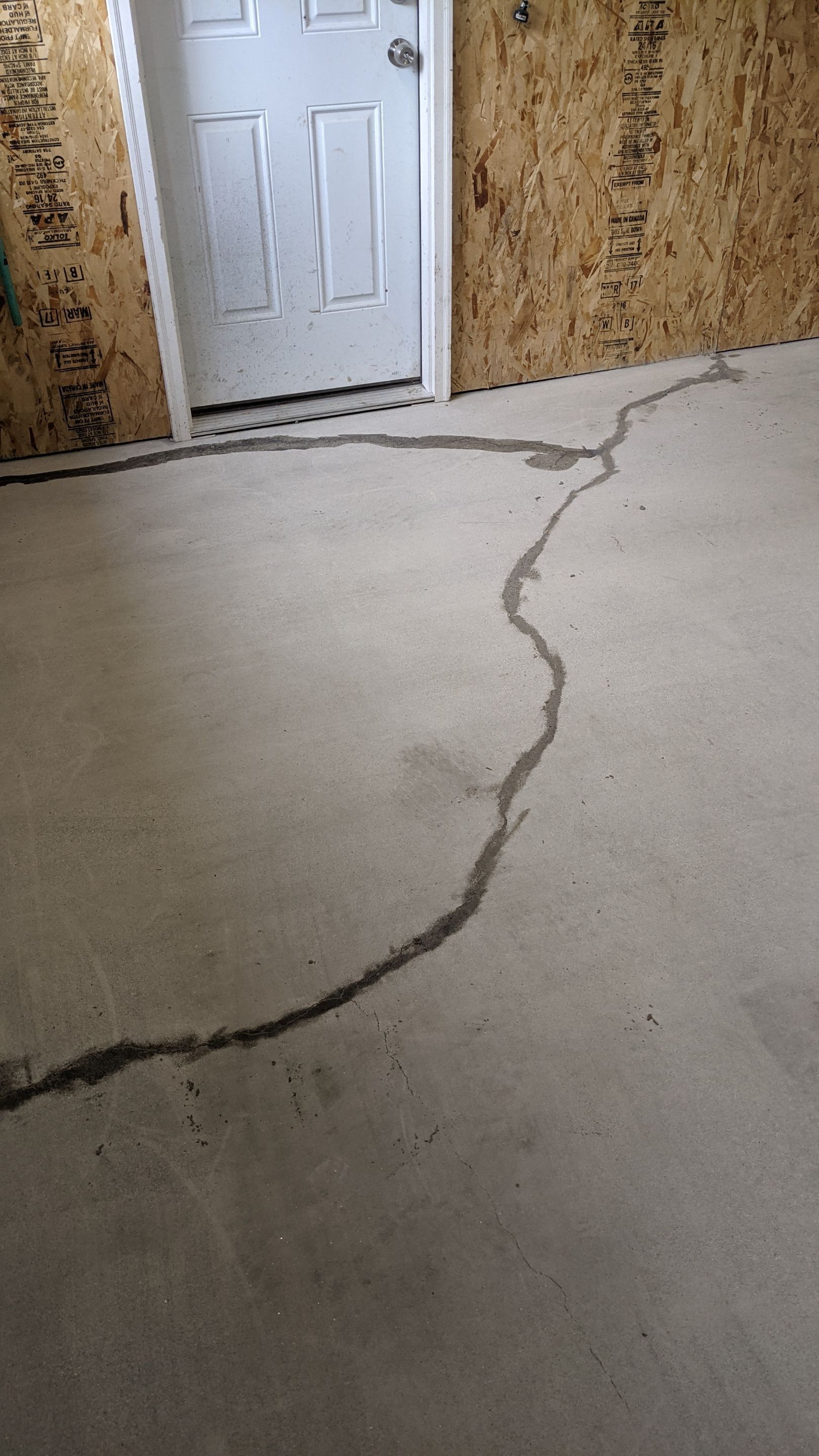 Garage Transformation using Penntek Evolution System and Smoke Color by Croc Coatings, LLC