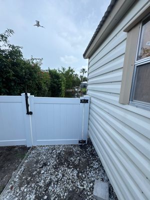 Vinyl Fence Installation using Vinyl Privacy Fence 