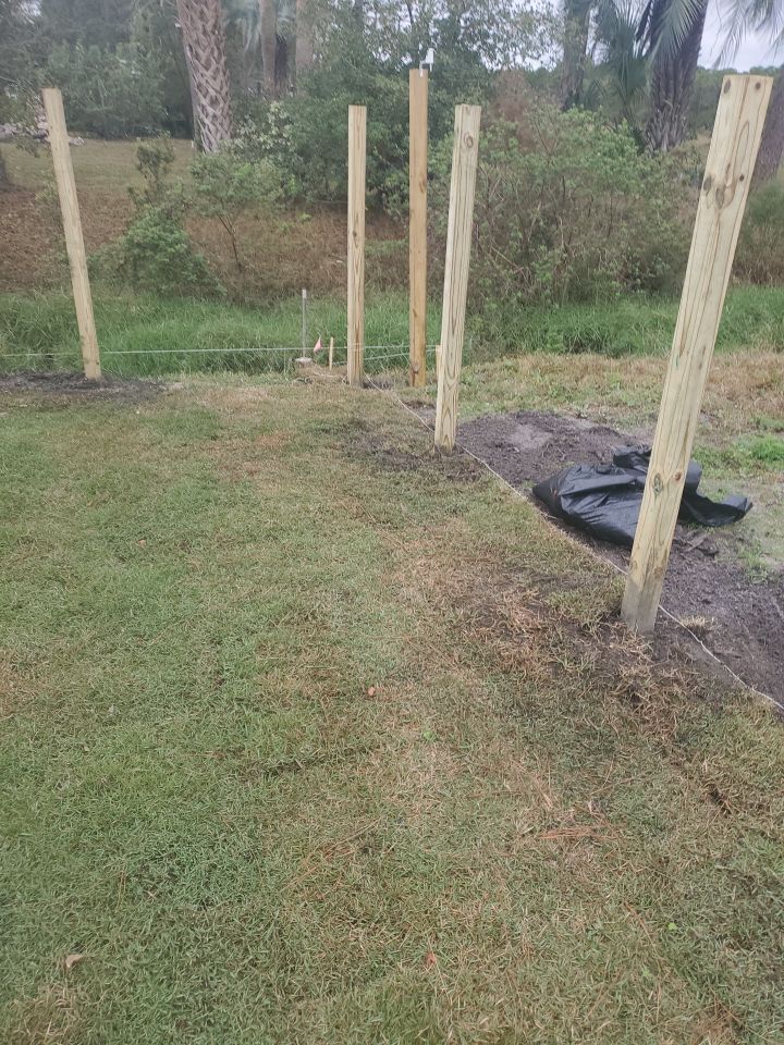 You can never go wrong with Horizontal by Hip Square Fence Inc.