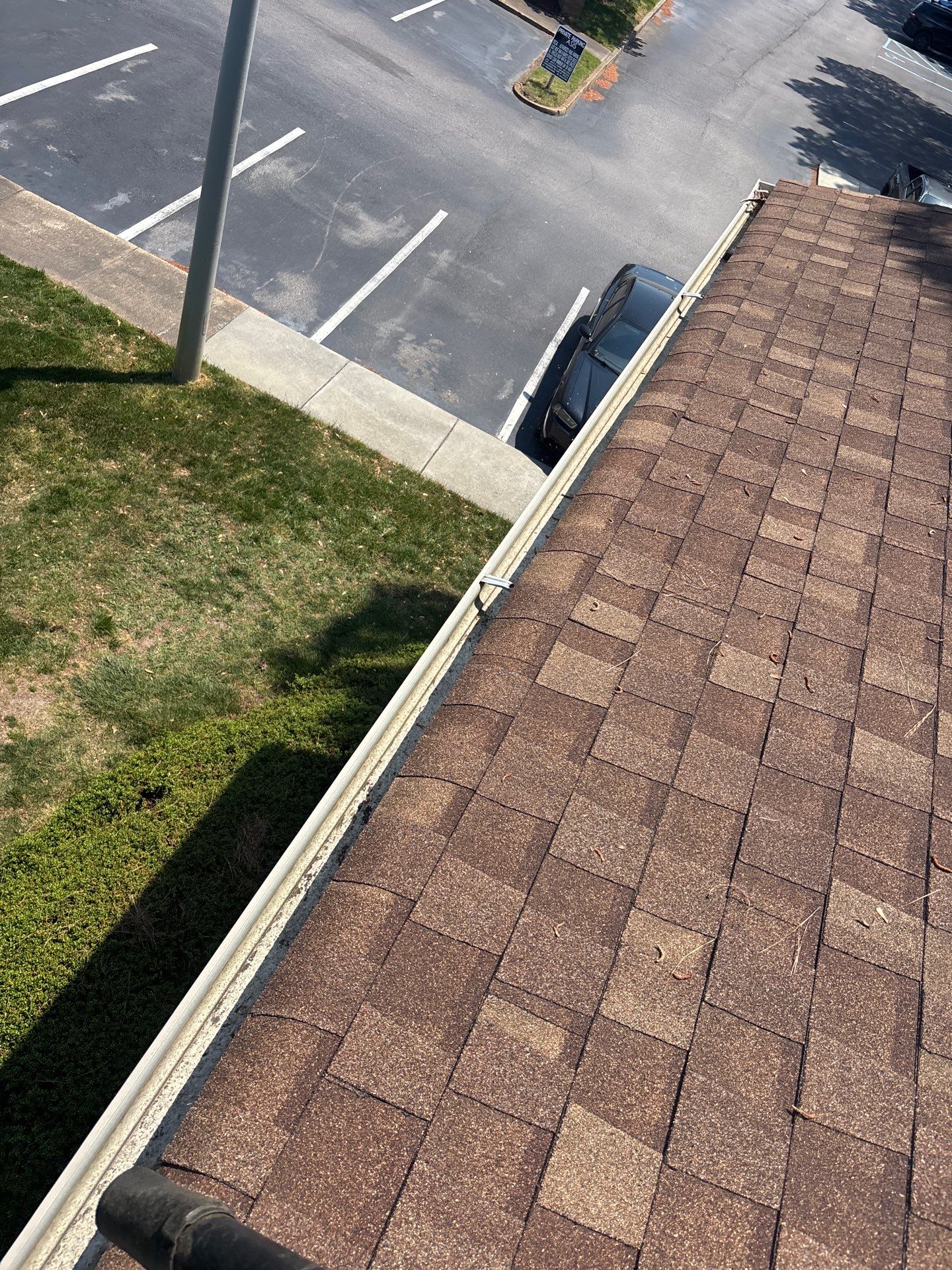 Commercial gutter cleaning Virginia Beach & Norfolk after photo with clean gutters