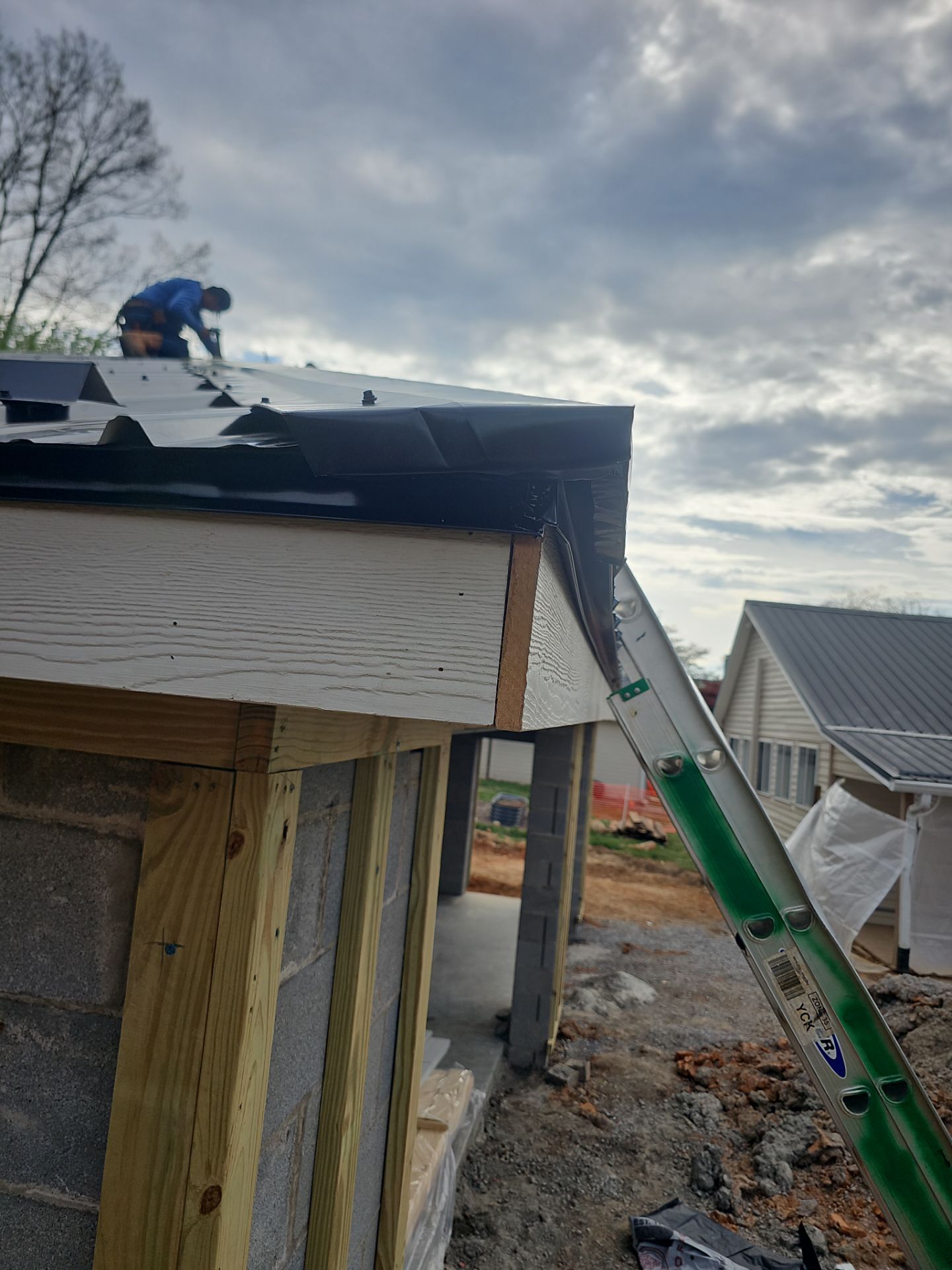 Daniels Garage by Omnia Roofing