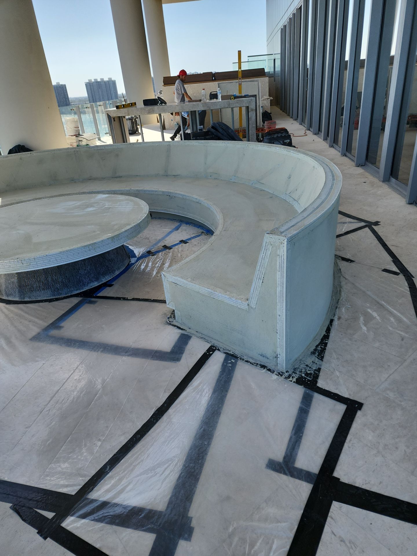 Microtopping over Furniture by Seamless Surfaces