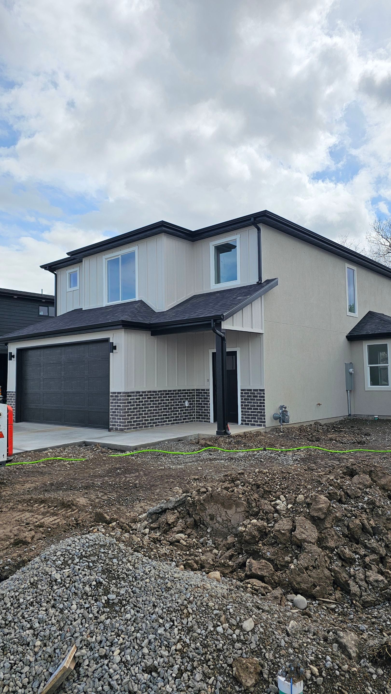 LE15 - Exterior by Garner Construction