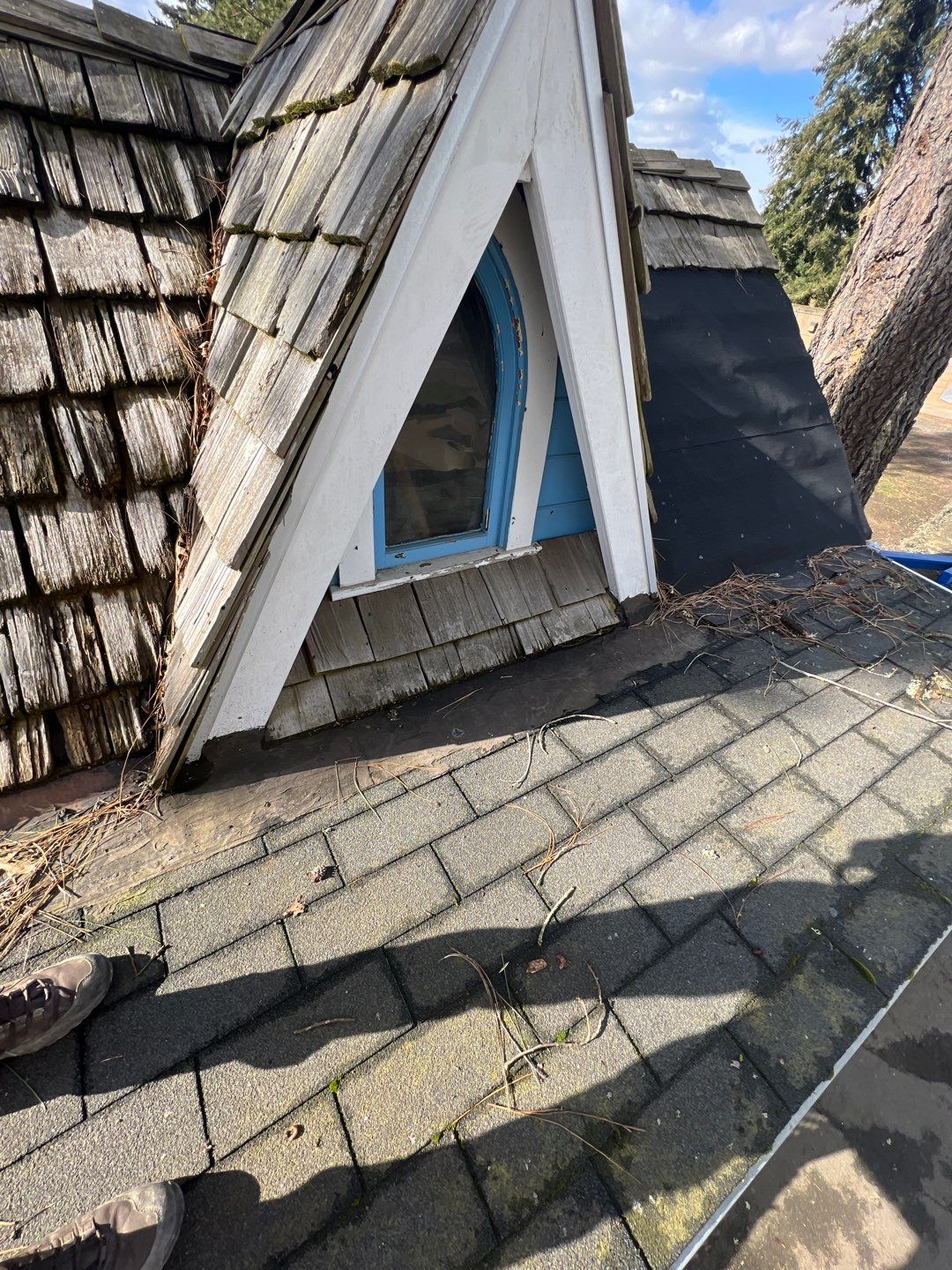 Cedar Shake Install using #1 Blue Label Cedar Shingles for the Albany Visitors Association  by Orezona Building & Roofing Company, Inc.