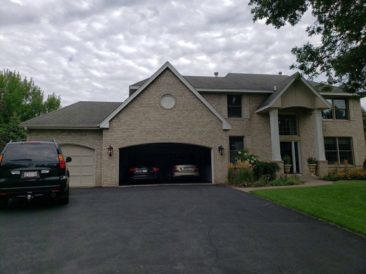 Eden Prairie, MN – Roof Replacement on Steep and High Roof by First Impressions Exteriors
