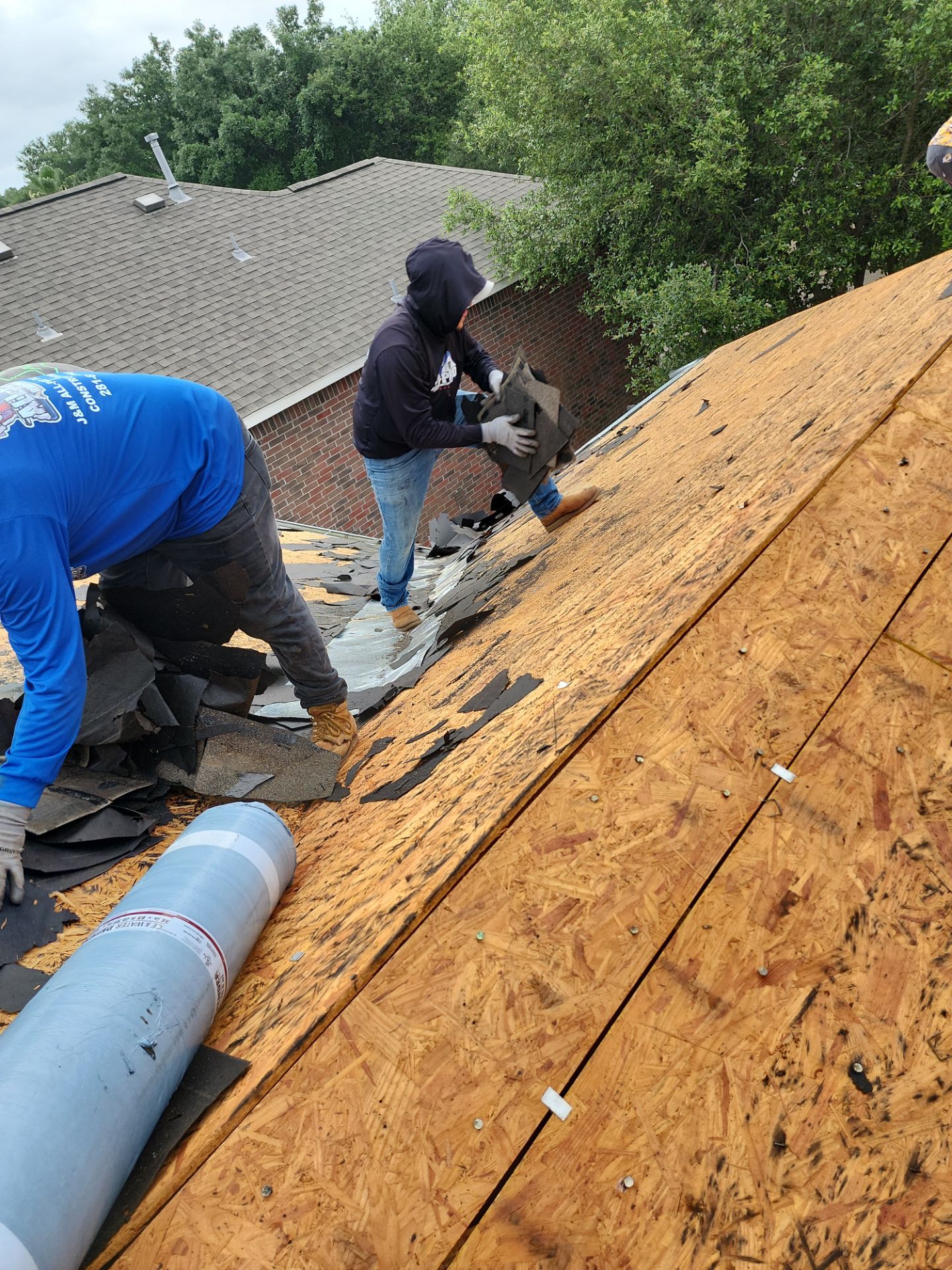 Residential Roofing Installation using Owen's Corning Duration (Lifetime) Shingles by Roof Repair Company