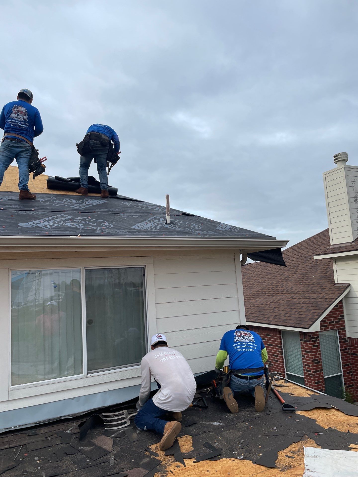 Residential Roofing Installation using Owen's Corning Duration (Lifetime) Shingles by Roof Repair Company