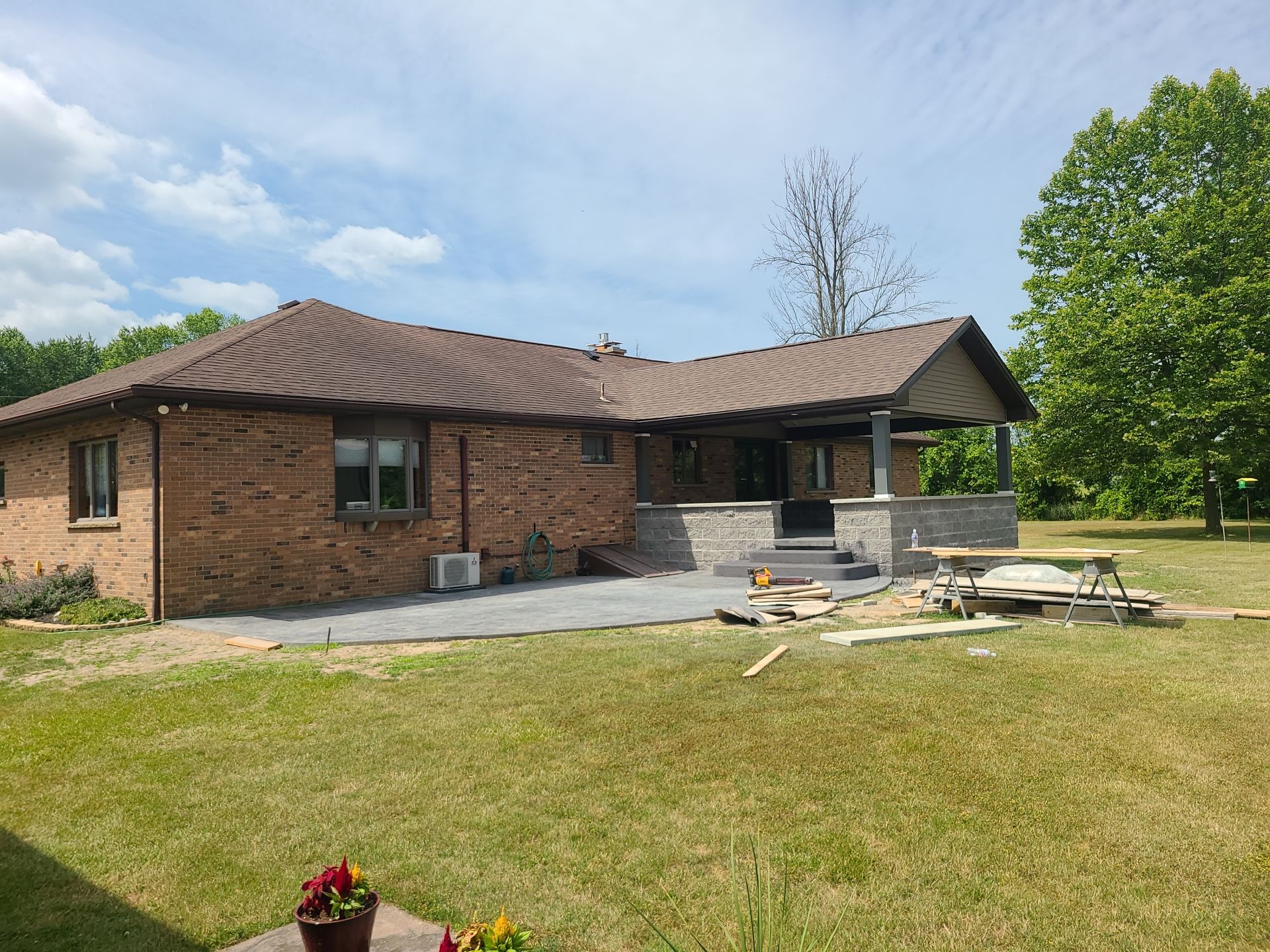 Outdoor Living Addition and Concrete by Ivy Lea Construction
