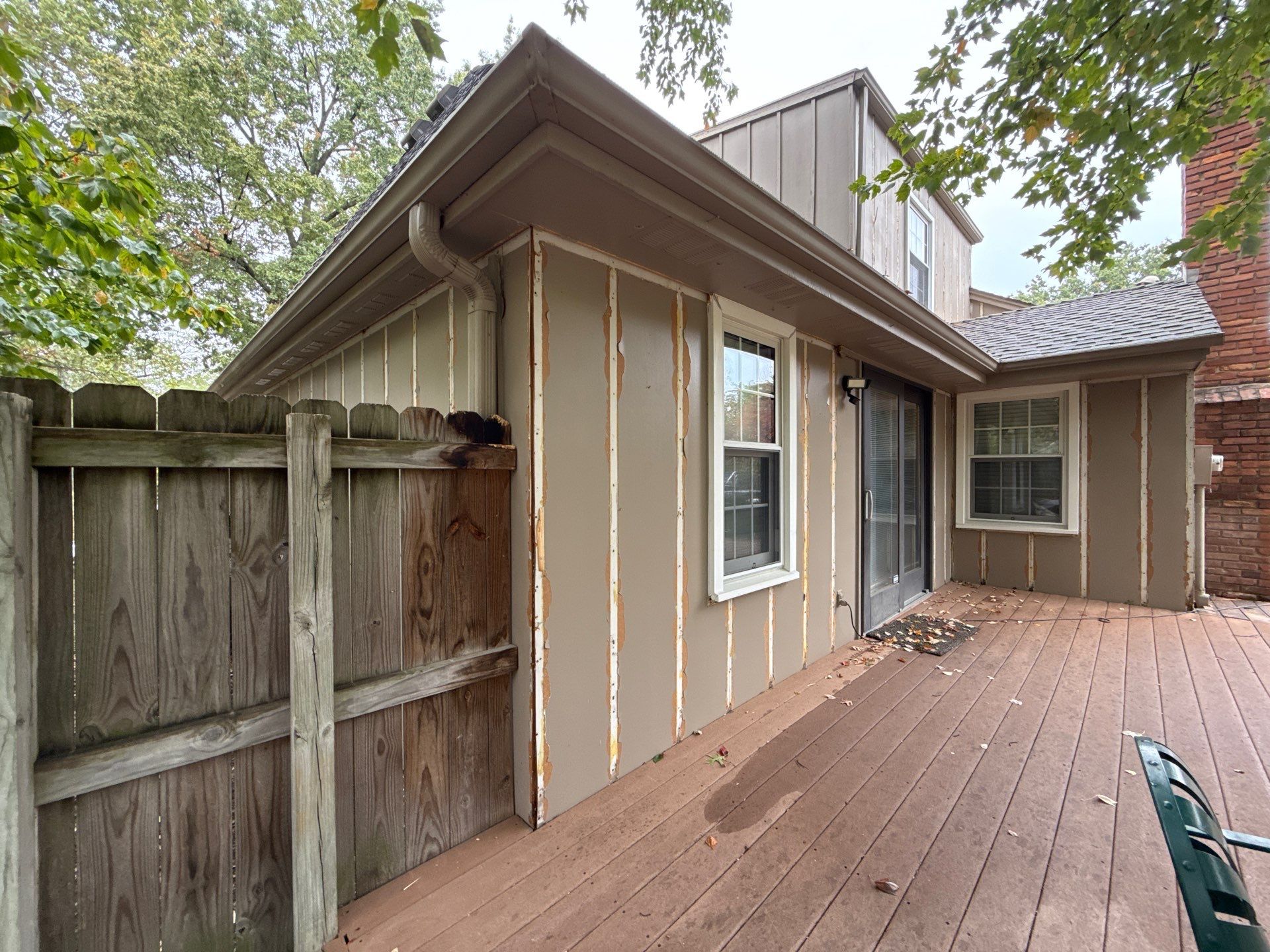 Complete Kansas City Exterior Remodel With IKO Roofing and Craneboard Siding by EEC Windows, Siding & Roofing