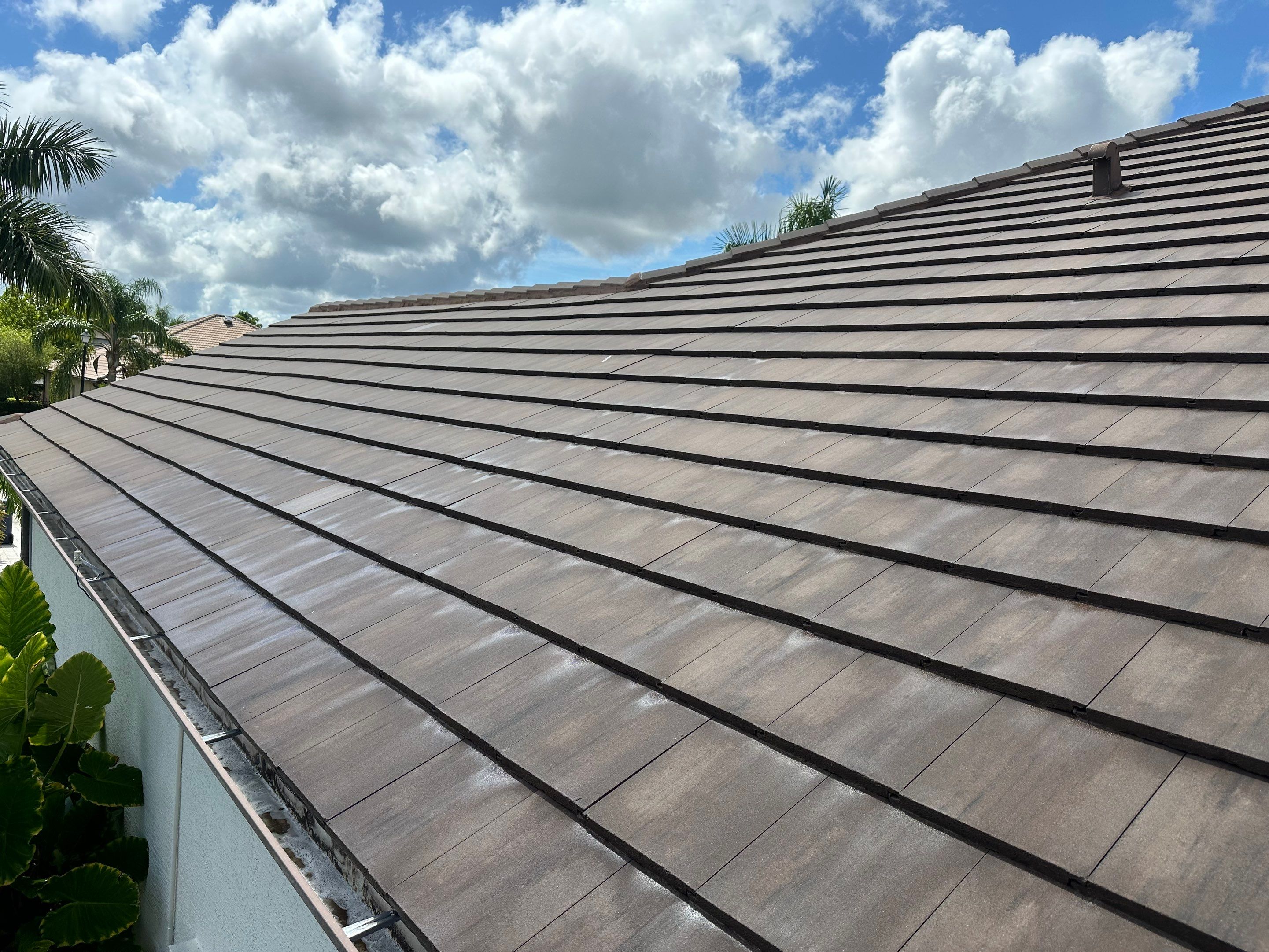 Flat Tile Roof Cleaning, House Wash & Sidewalk Cleaning in Enclave at Country Meadows, Bradenton, FL | Sunshine AquaWash by Sunshine AquaWash