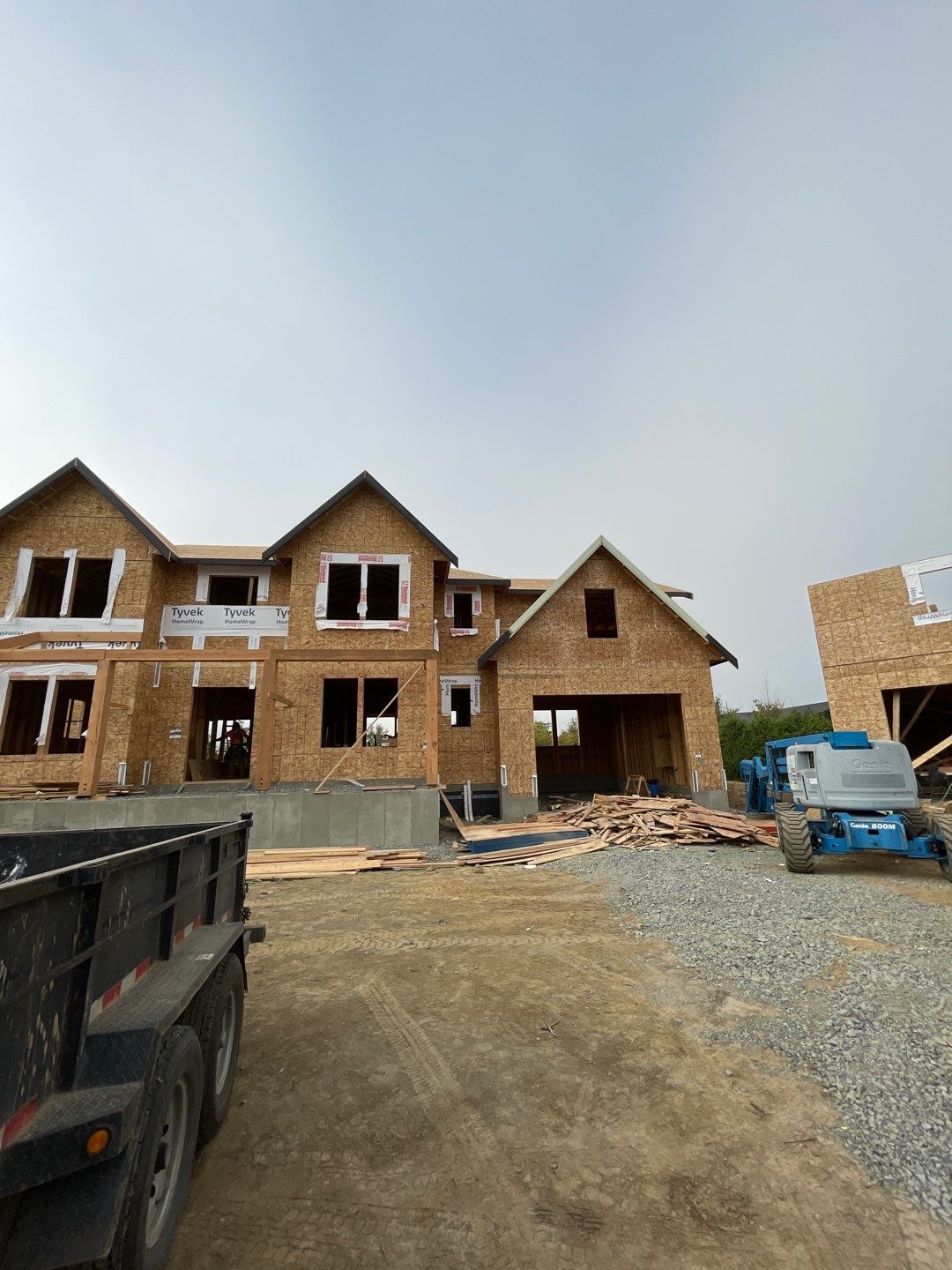 Residential Roofing Installation using OC Oakridge shingles with prolok accent roofs by Top Notch Roofing Inc