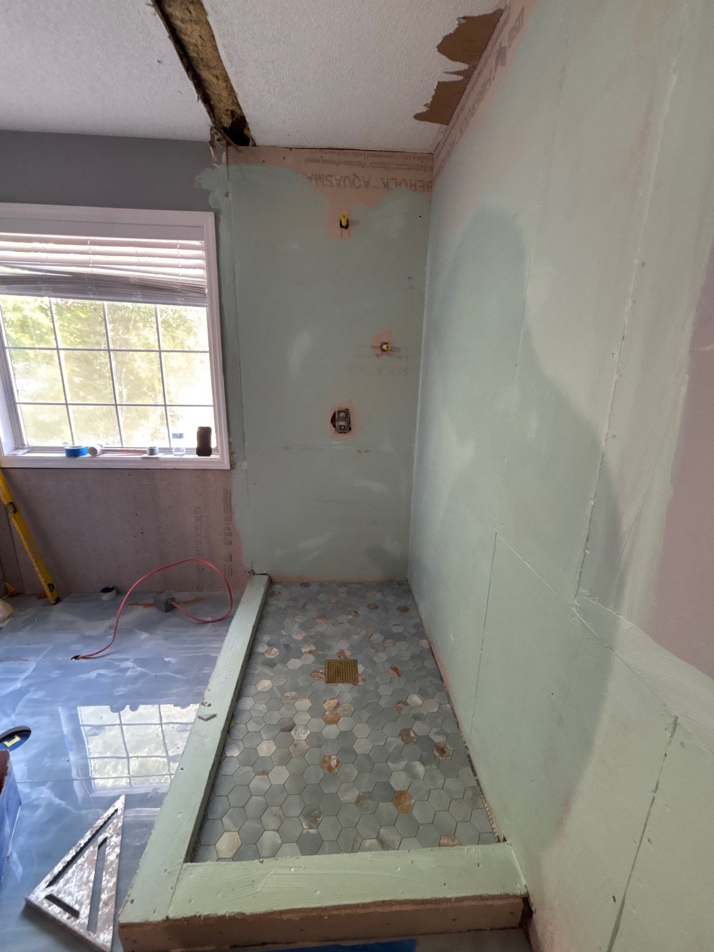 Master bathroom renovation by Prudencio
