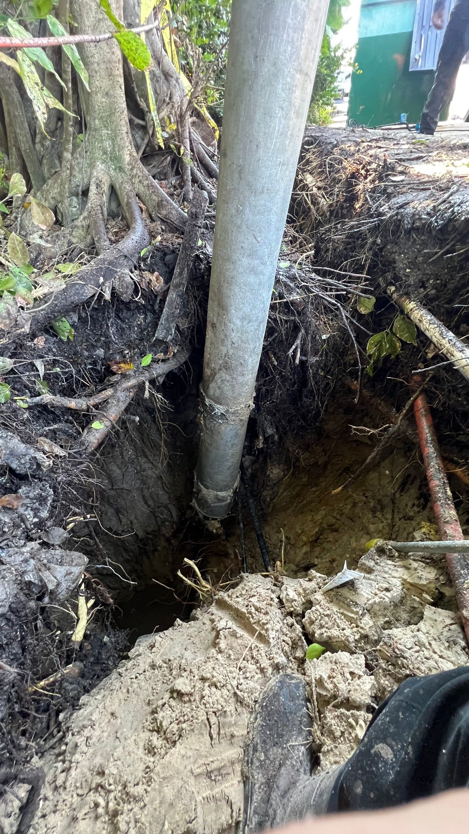 Hydro Excavating a Water Main for Repair by APS Power & Water
