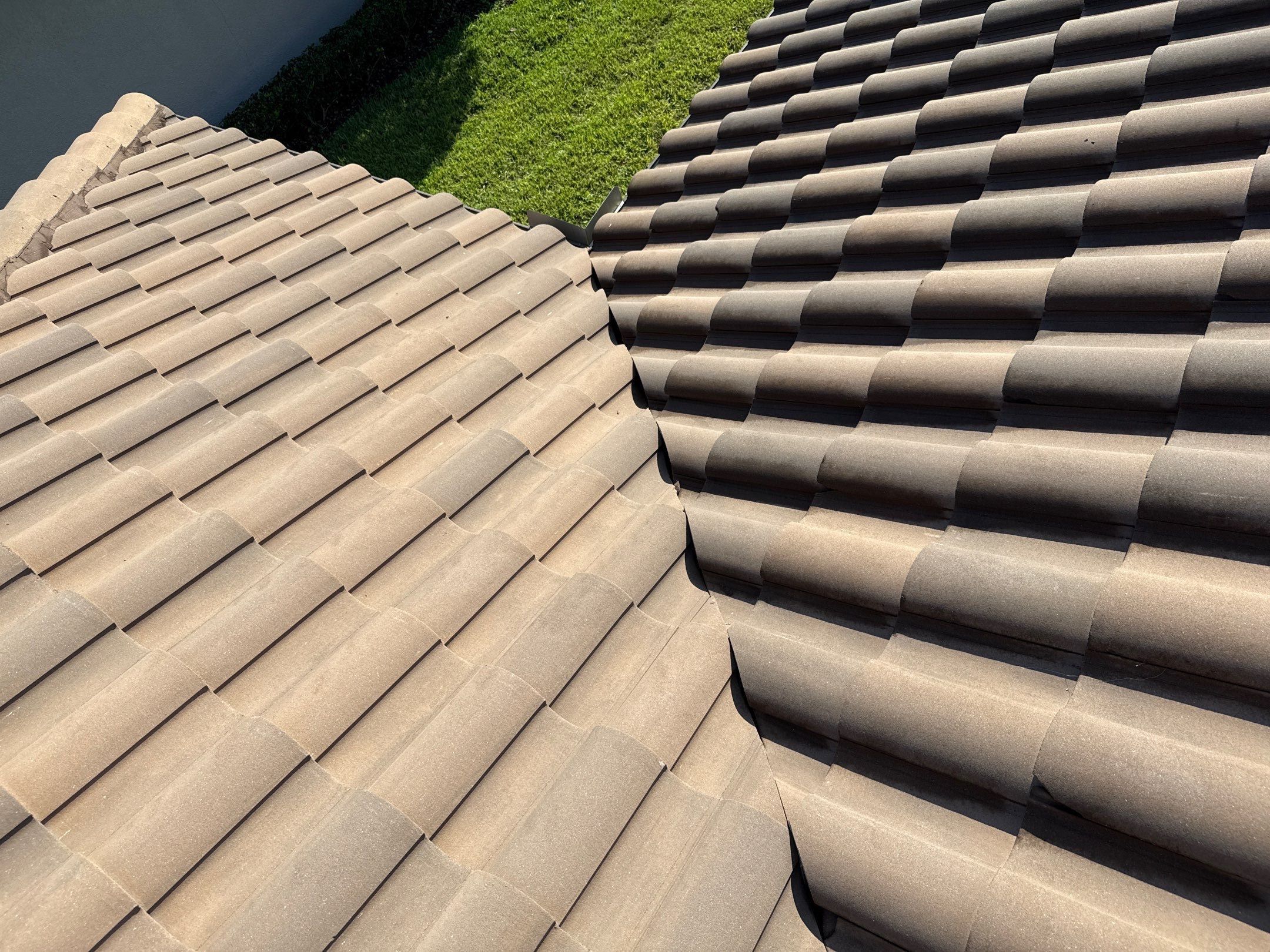 Concrete Tile Roof, Paver Driveway & Lanai Cleaning – Artisan Lakes Esplanade, Palmetto, FL by Sunshine AquaWash