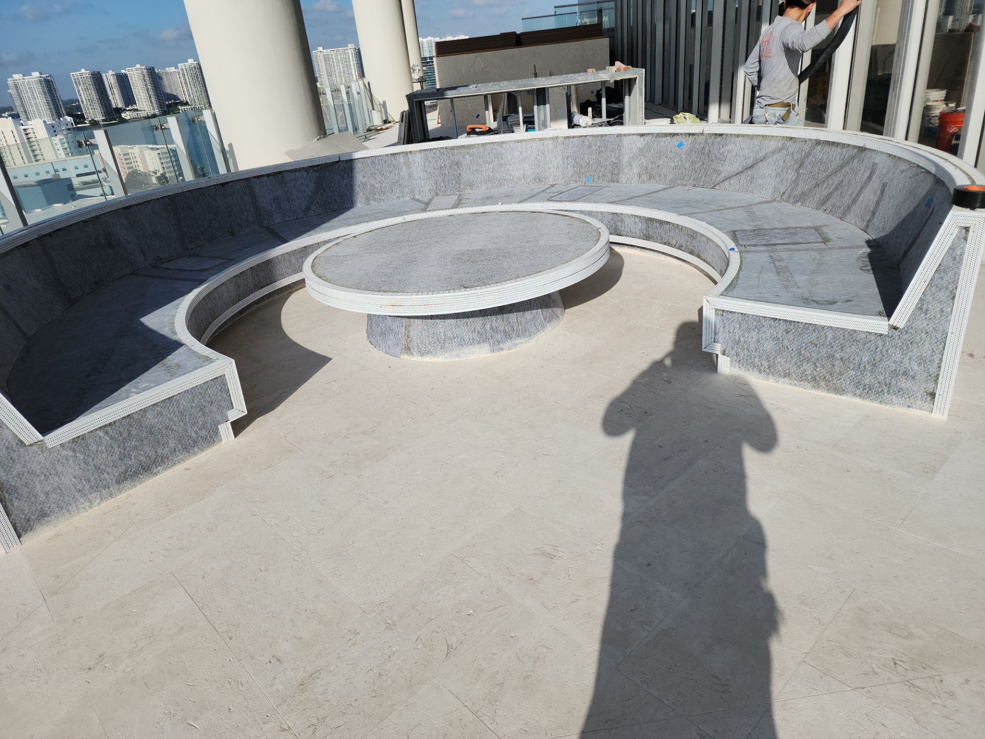 Microtopping over Furniture by Seamless Surfaces