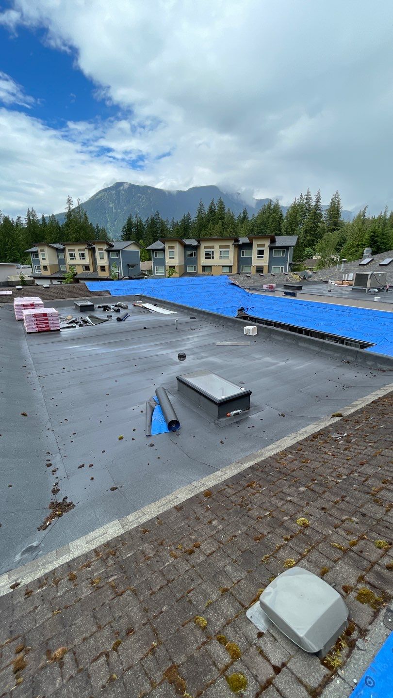 Residential ReRoofing Installation using OC Oakridge shingles by Top Notch Roofing Inc