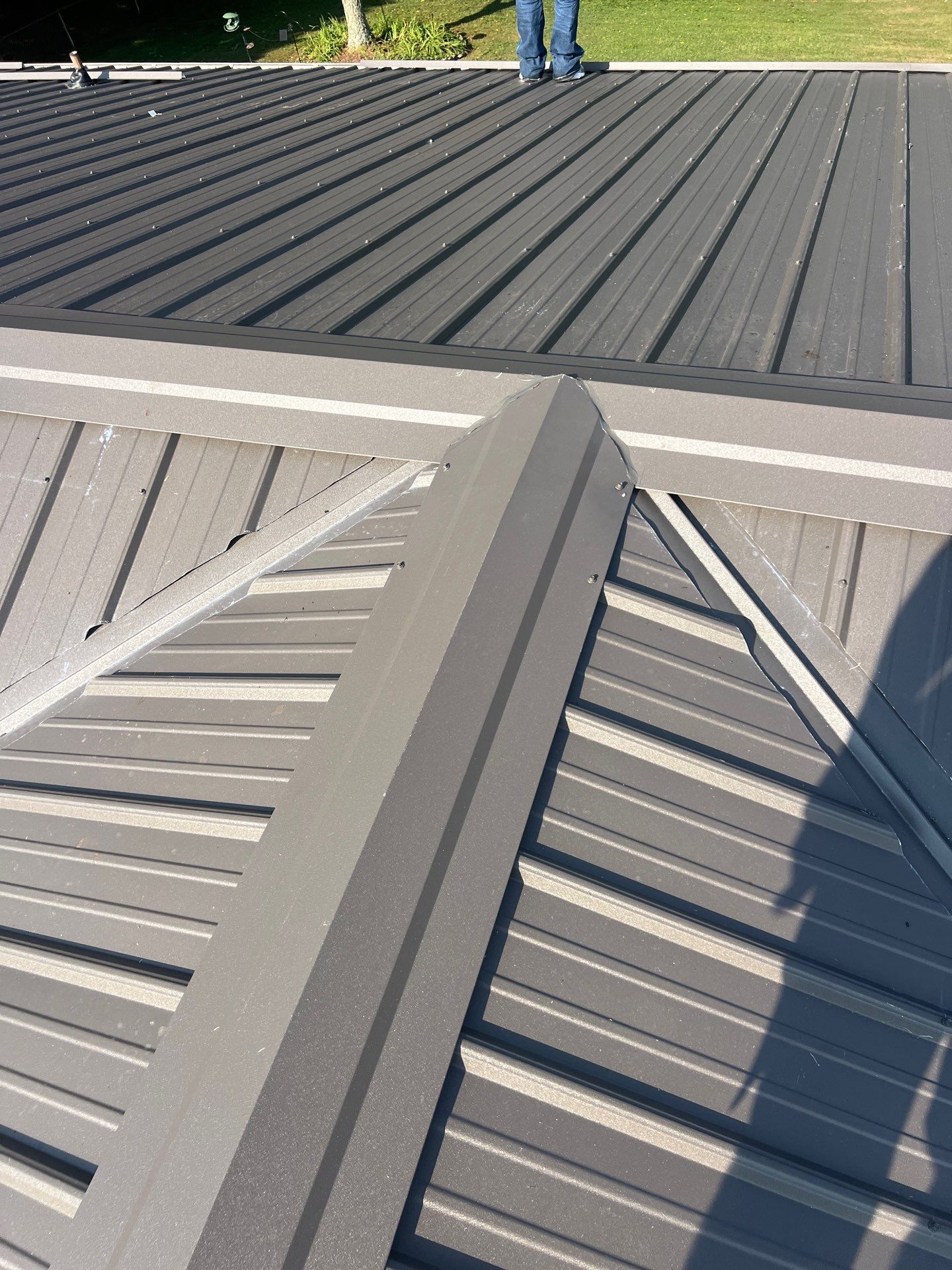 Morrison Residence - Piney Flats by Omnia Roofing
