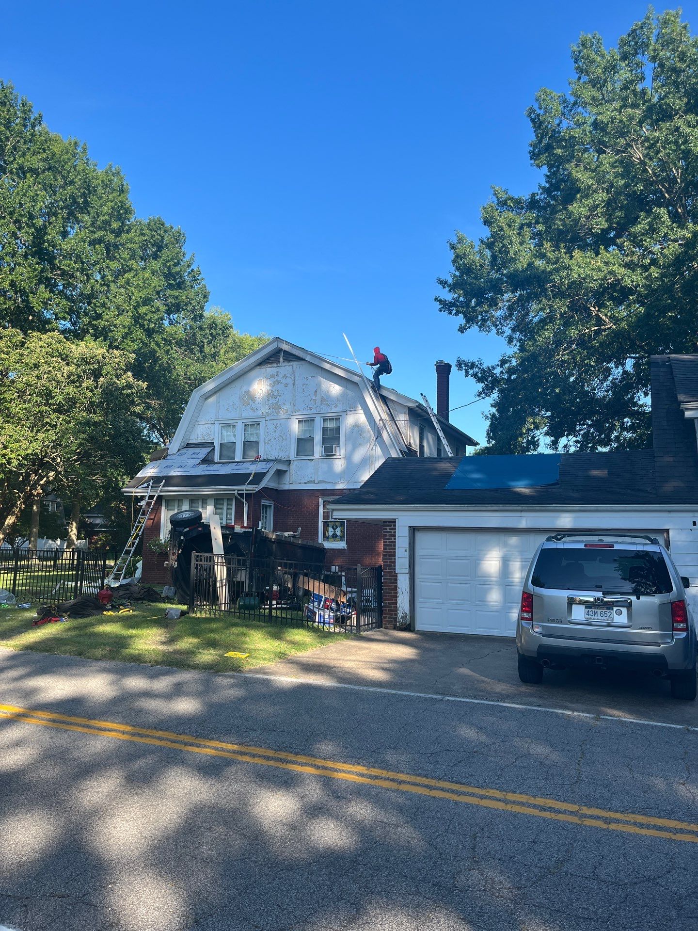 Charleston WV IKO Dynasty Roof Replacement – Premium Asphalt Shingles & Expert Installation by Mr. Roofer