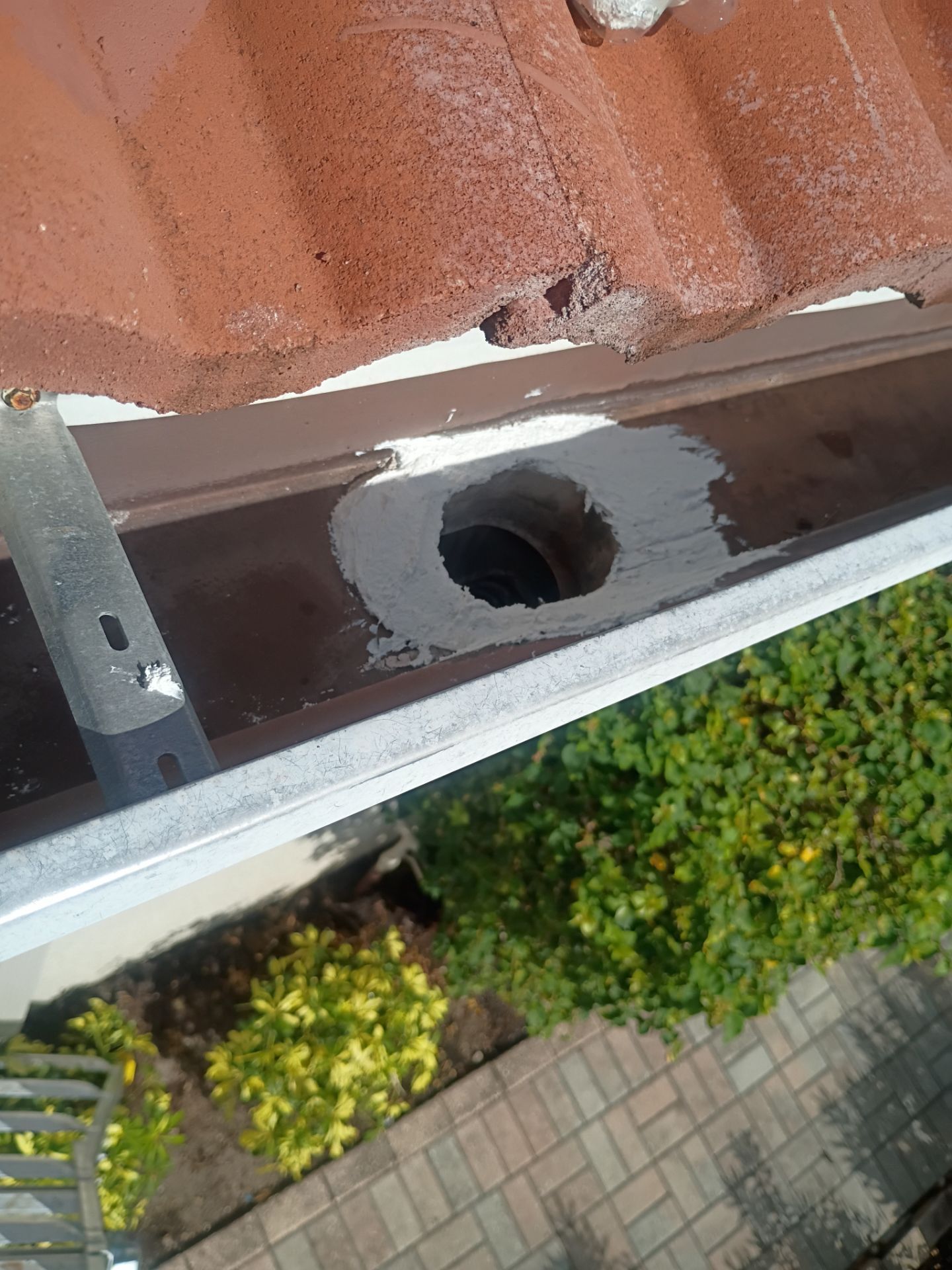 Aluminum Seamless Gutters using seal gutters in Fort Myers FL by Gutter Professors
