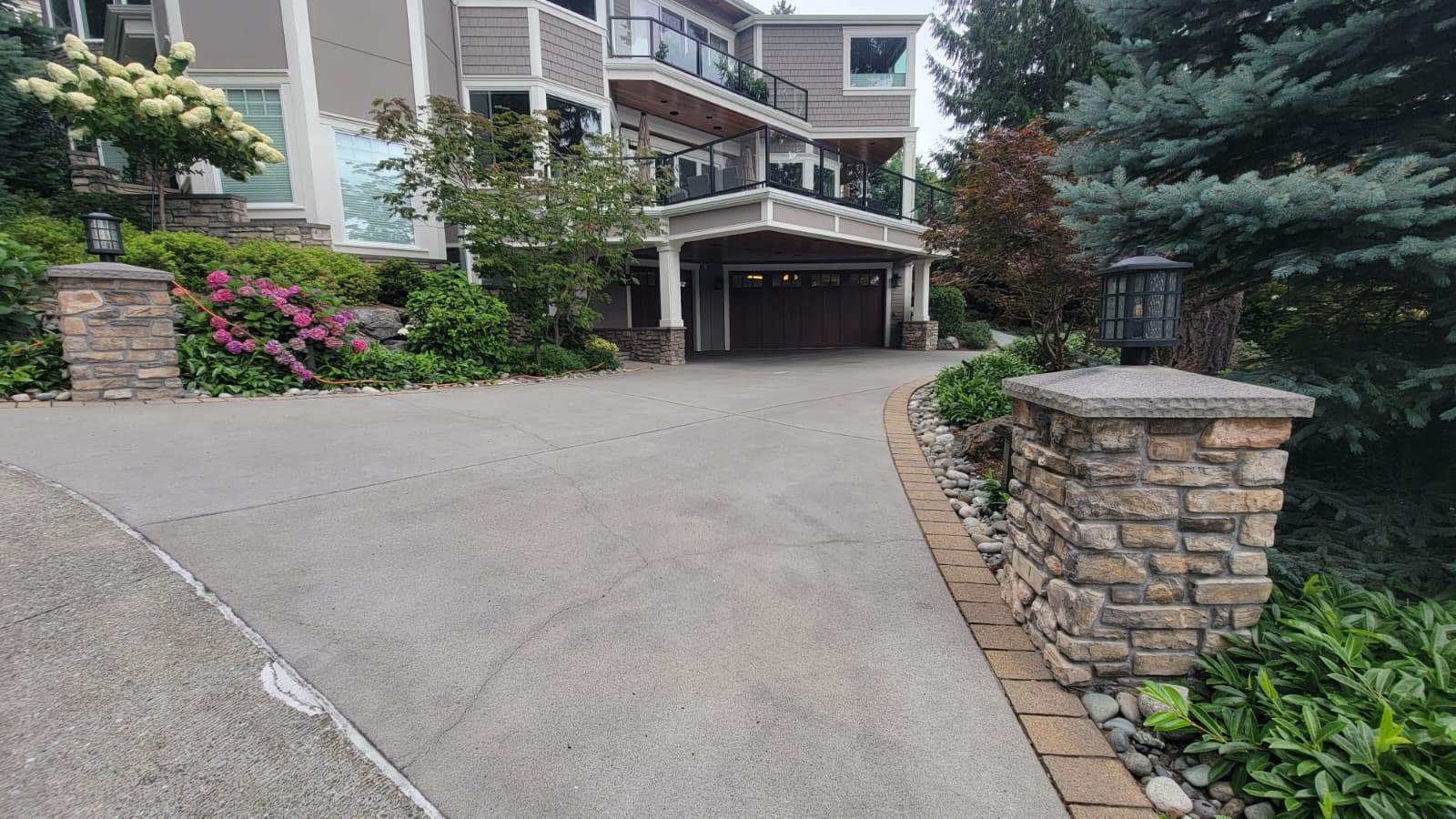 Coastal Grandeur Driveway and Patio in Big Sur Vuba Stone by Concrete Coating Experts Inc.