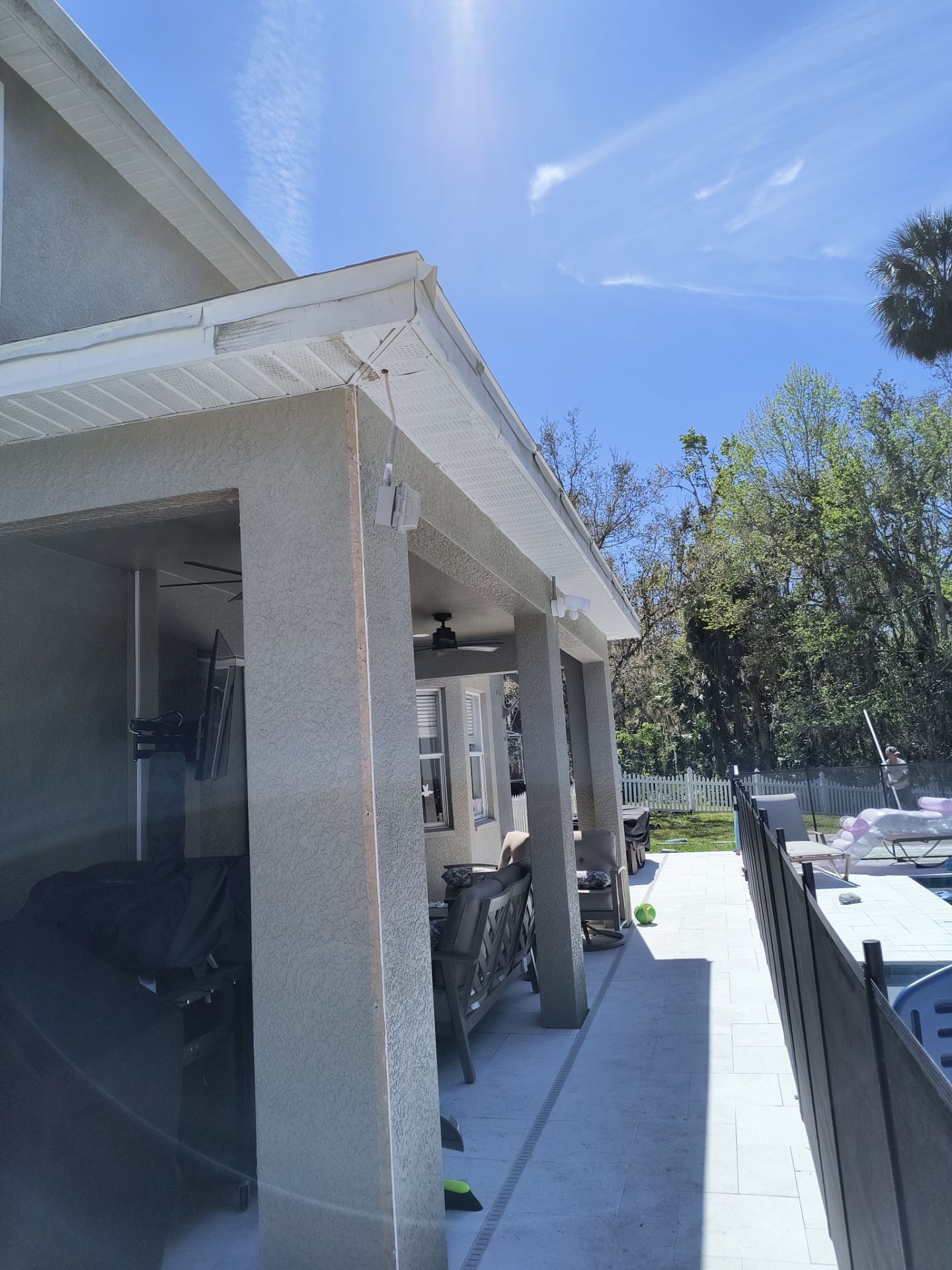 White 6'' Seamless K-style Gutters and Downspouts in Wesley Chapel, FL by Gutter Professors