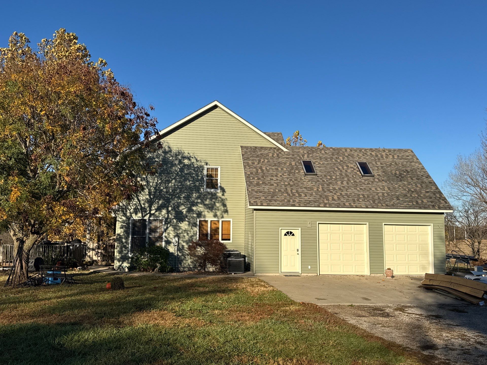 Comprehensive Residential Roof and Siding Replacement in Smithville Missouri by EEC Windows, Siding & Roofing