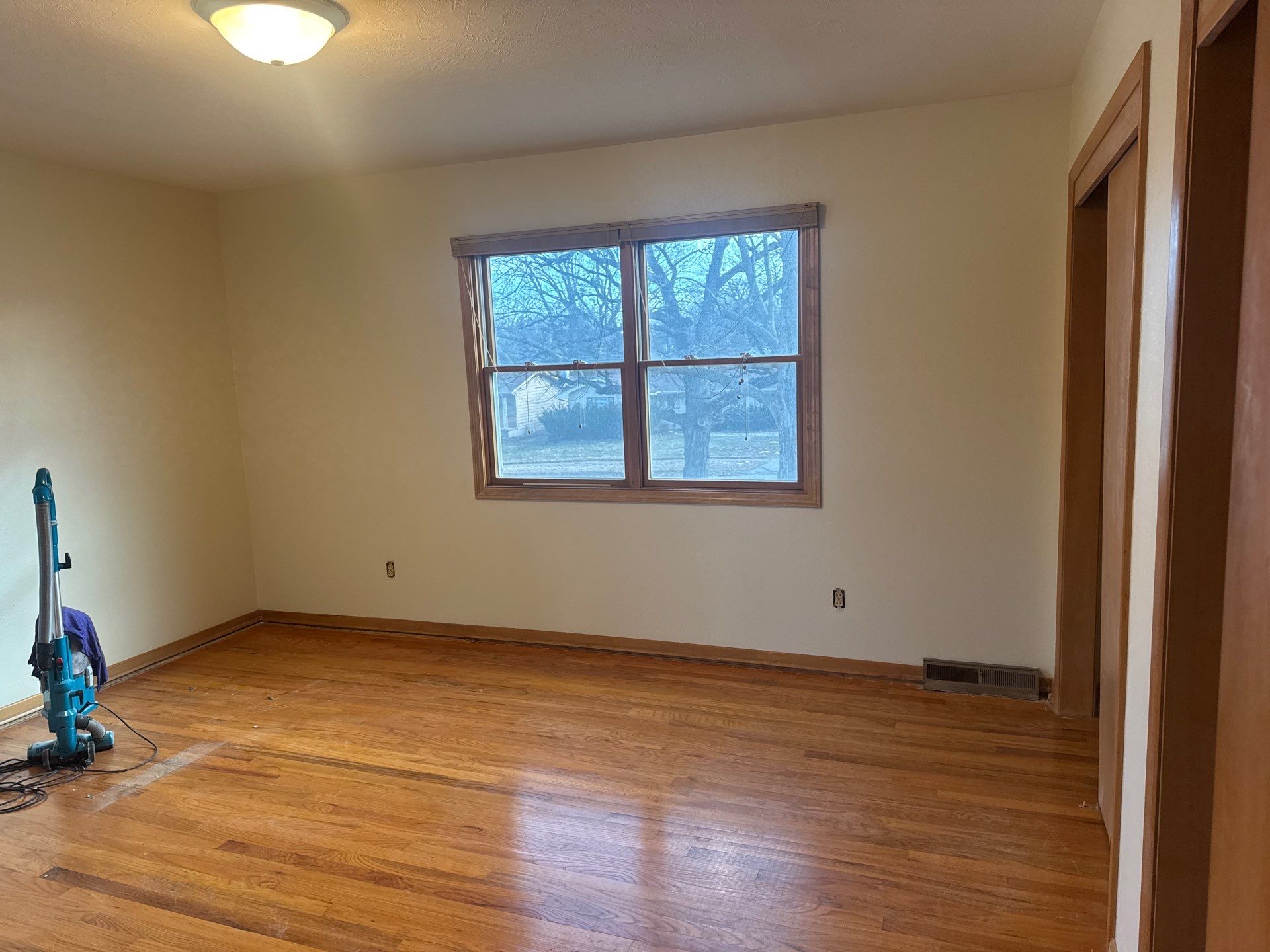 Full Interior Repaint to put the house up for sale by Midwest Paint LLC